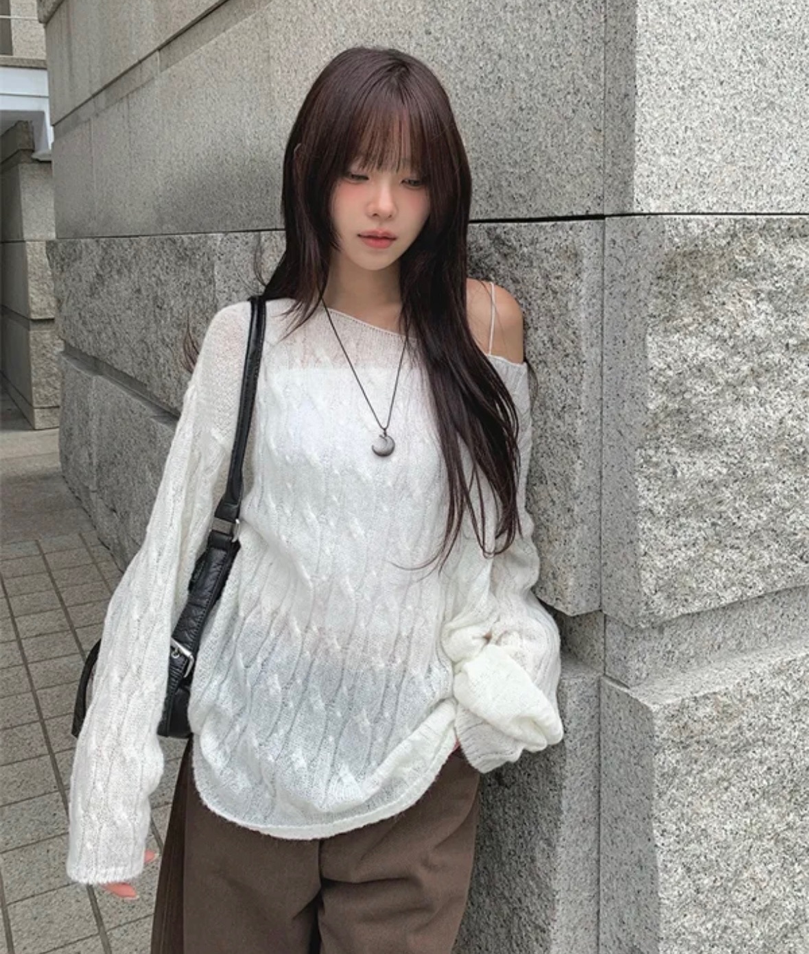 【優惠價預訂】韓國扭紋露肩寬領針織上衣（5色）