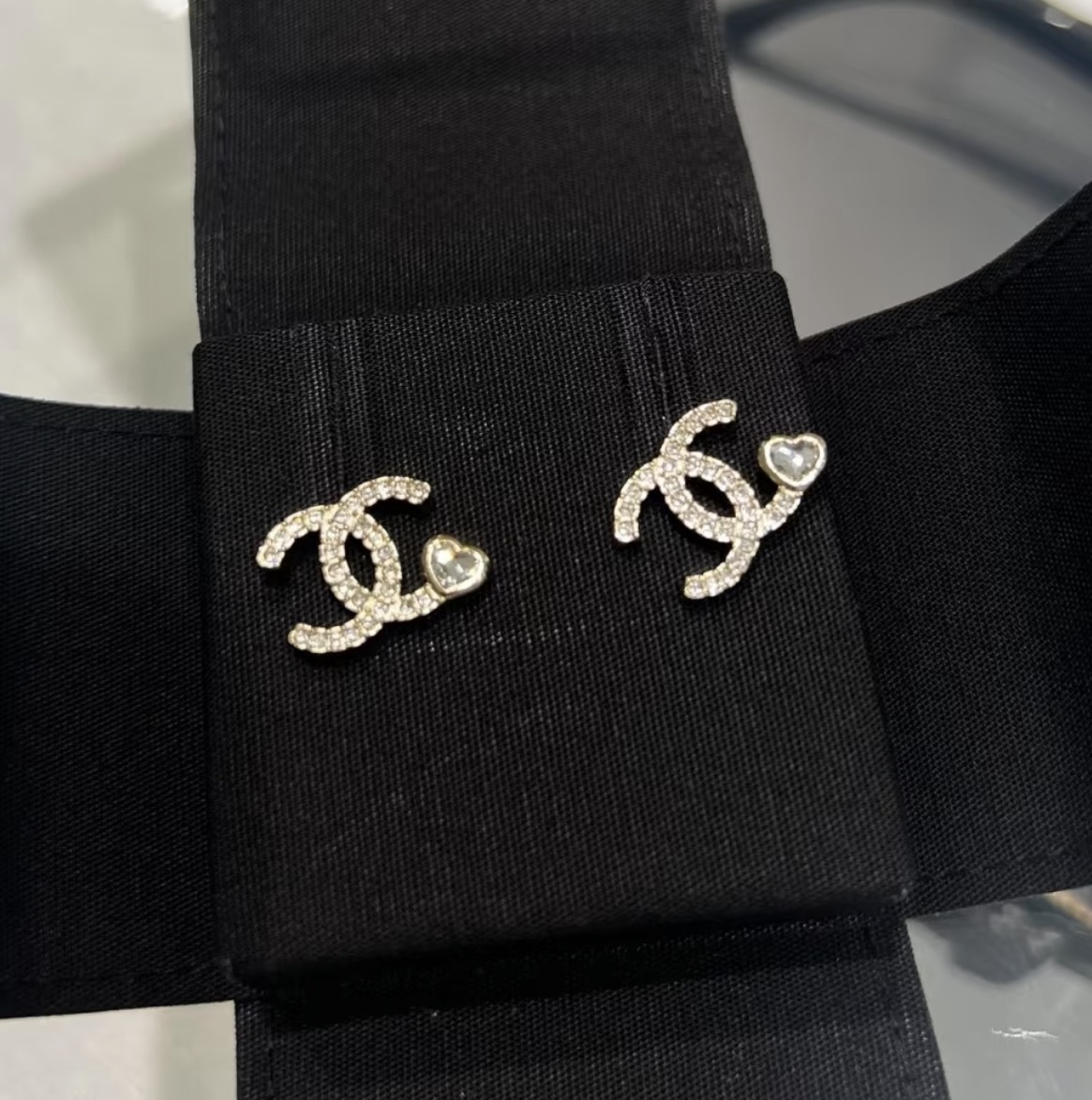 CHANEL 25B Crystal CC Logo Earrings with Heart ABG248