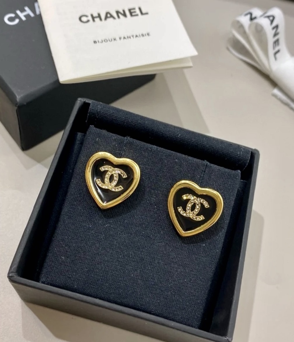 CHANEL 25B Heart Earrings ABG311