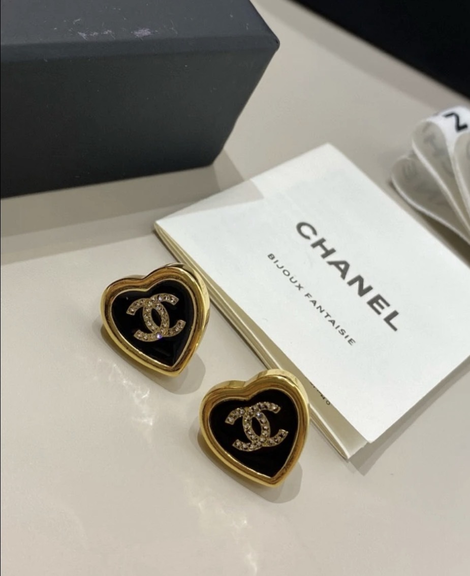 CHANEL 25B Heart Earrings ABG311