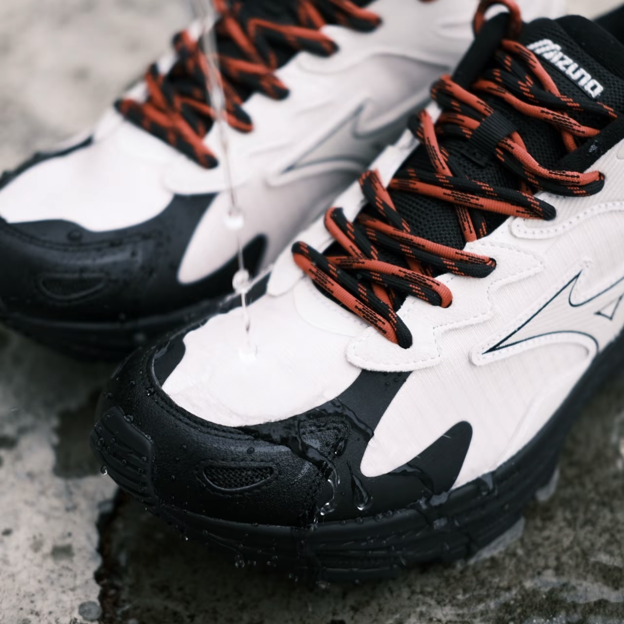 預訂 | Mizuno Racer S 2.0 防潑水 淺米色