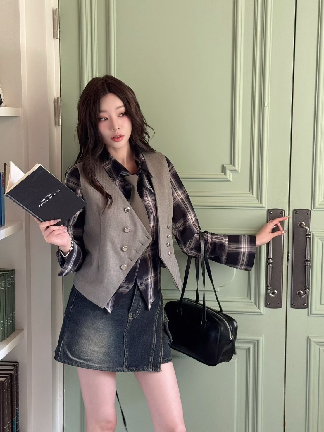 側口袋設計深色褲裙