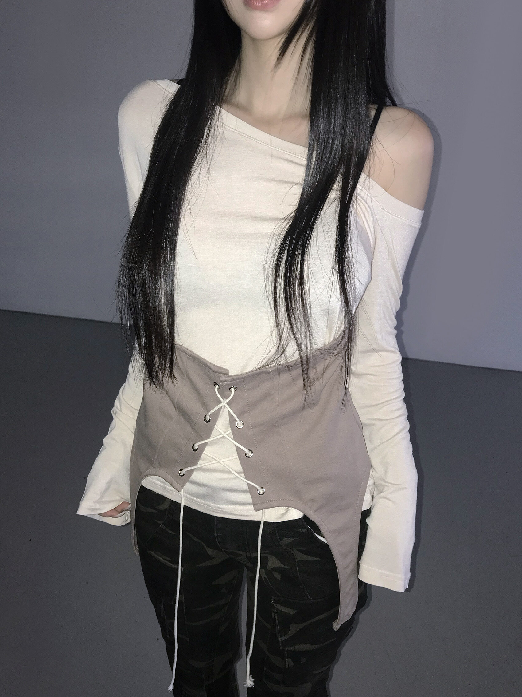 【代購】THEAIRTOWN  hazel corset top 合身 斜肩 長袖