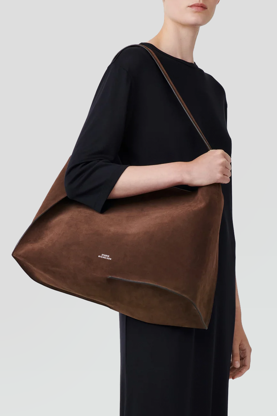 Studio Nicholson｜DOUBLET 麂皮垂墜方形肩背包