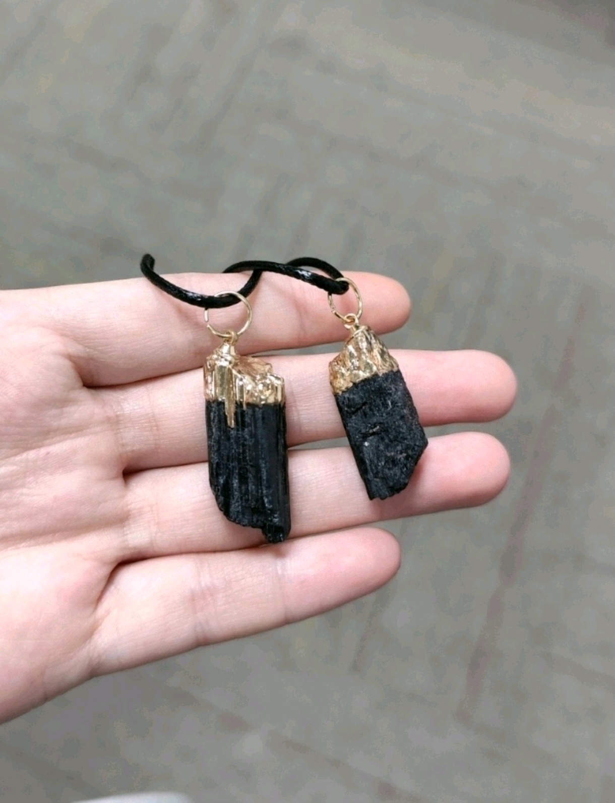 KKYOH210401    黑碧玺原石银色吊坠