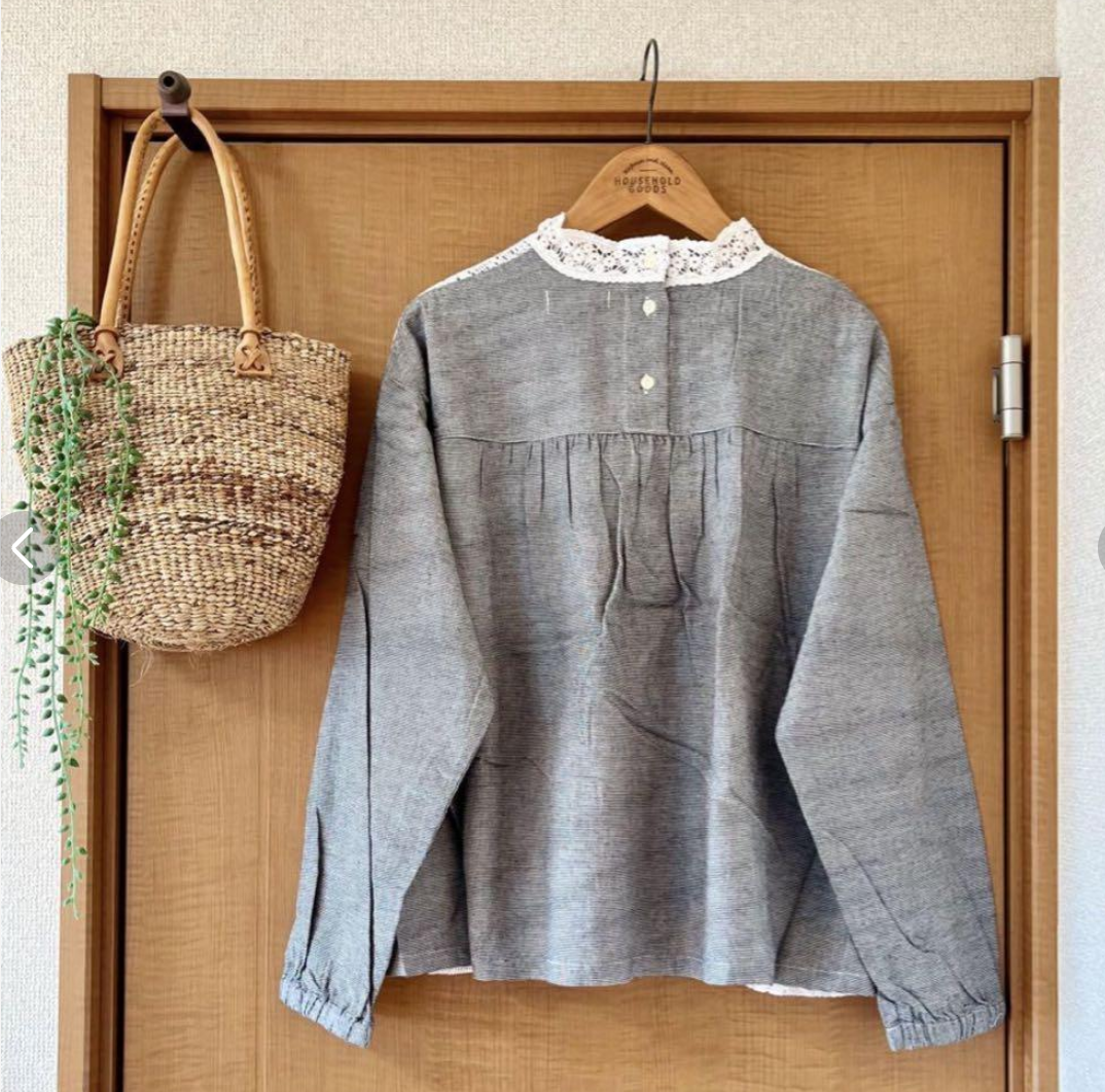 灰白配色小高領蕾絲棉質上衣【日本直送】