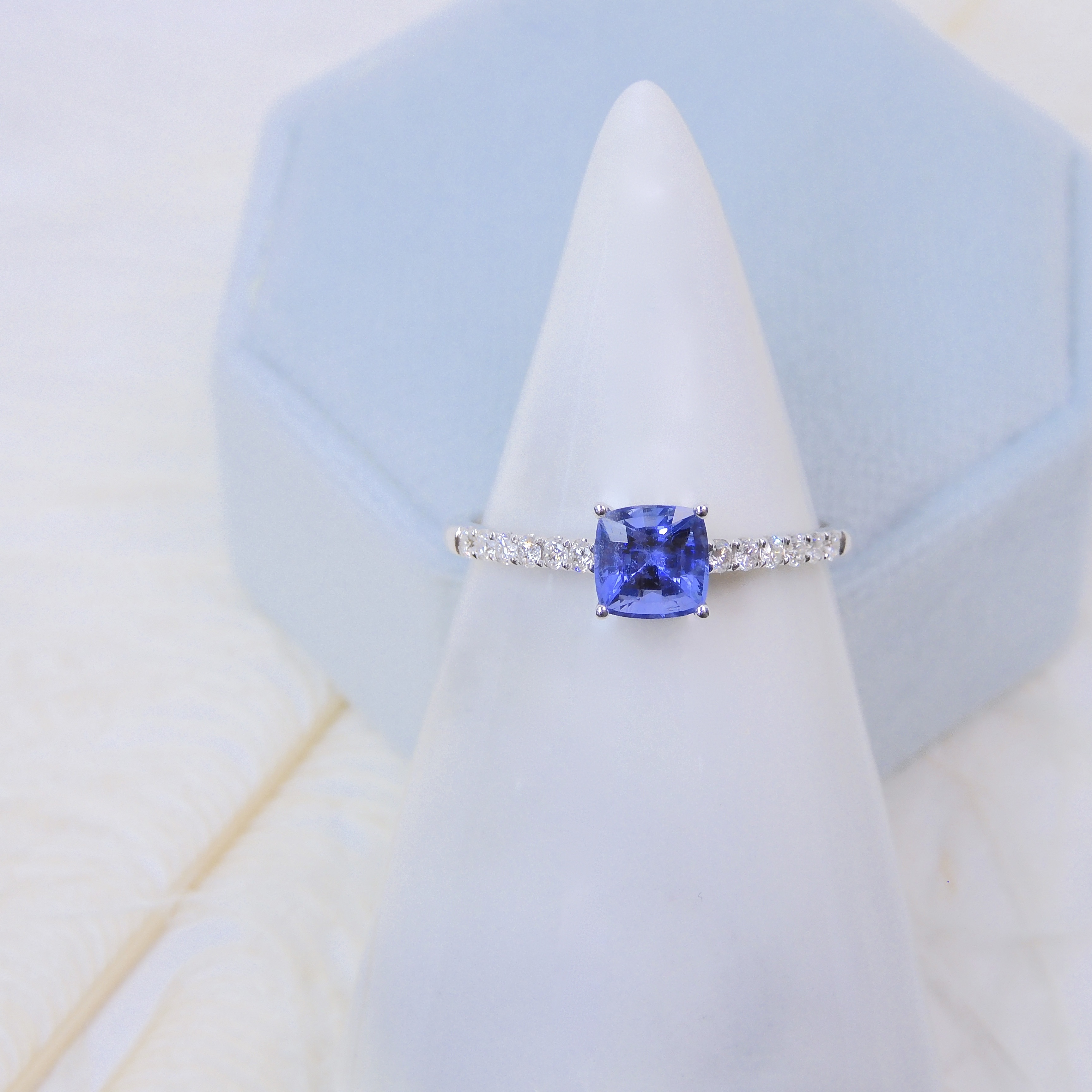 18K金 0.75ct 藍寶石戒指 (配證書)