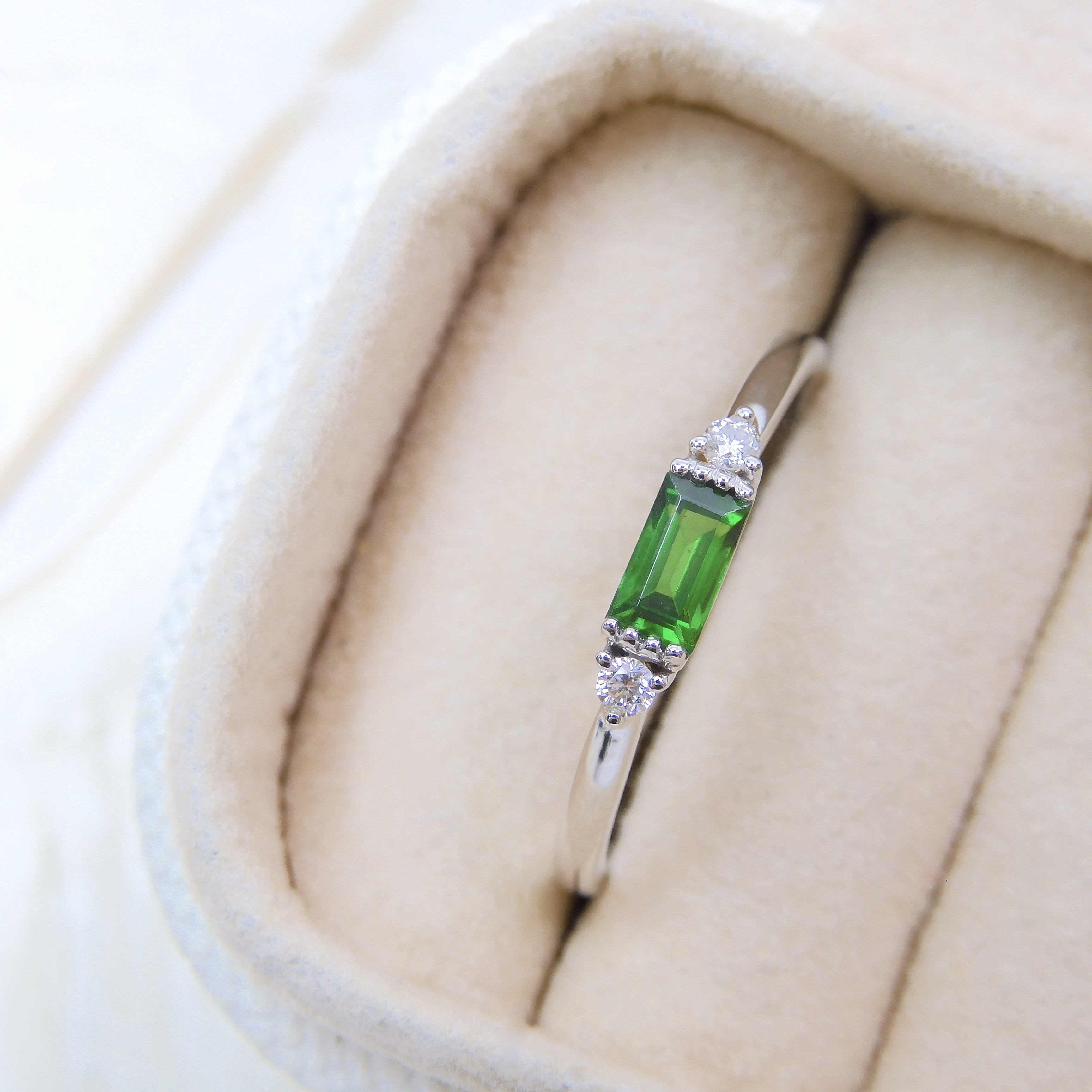 18K Gold 0.26ct Tsavorite Ring