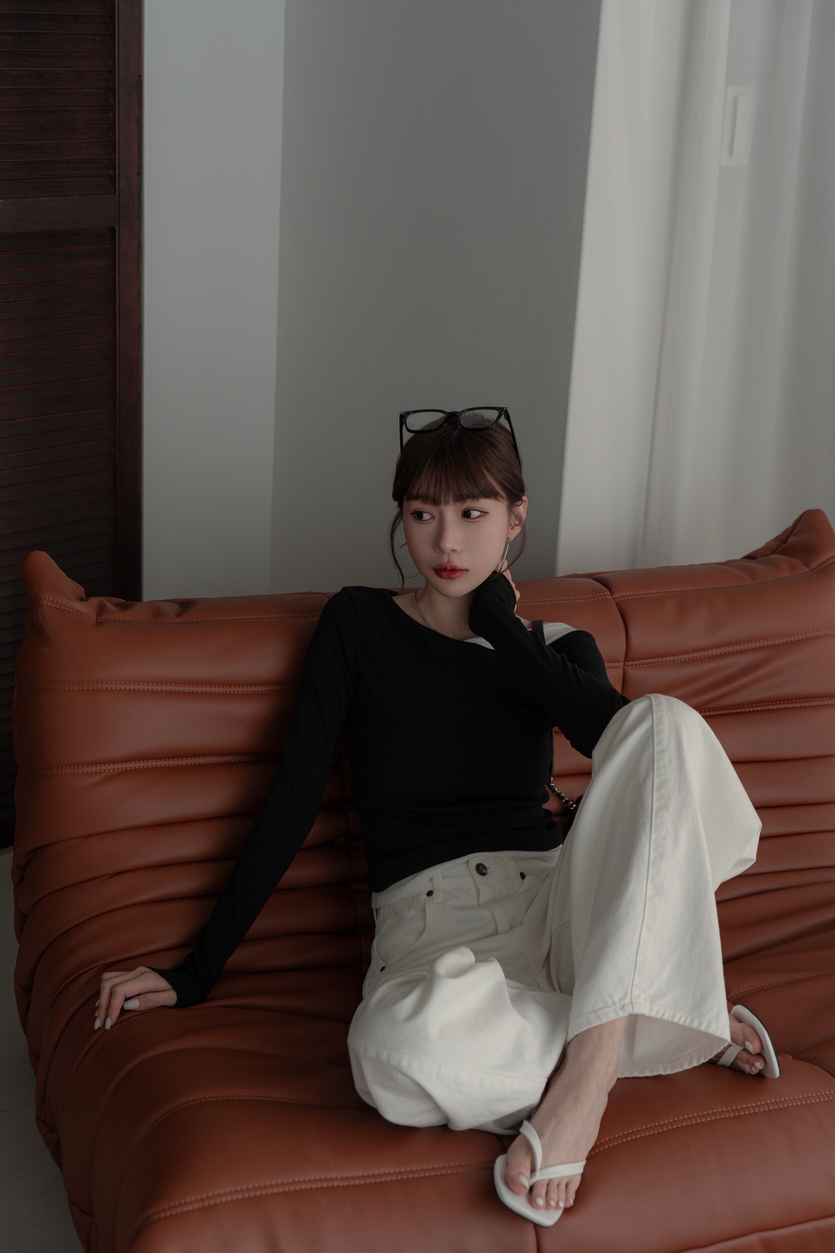 （現貨）#Y110 不規則撞色假兩件上衣 （黑/白）