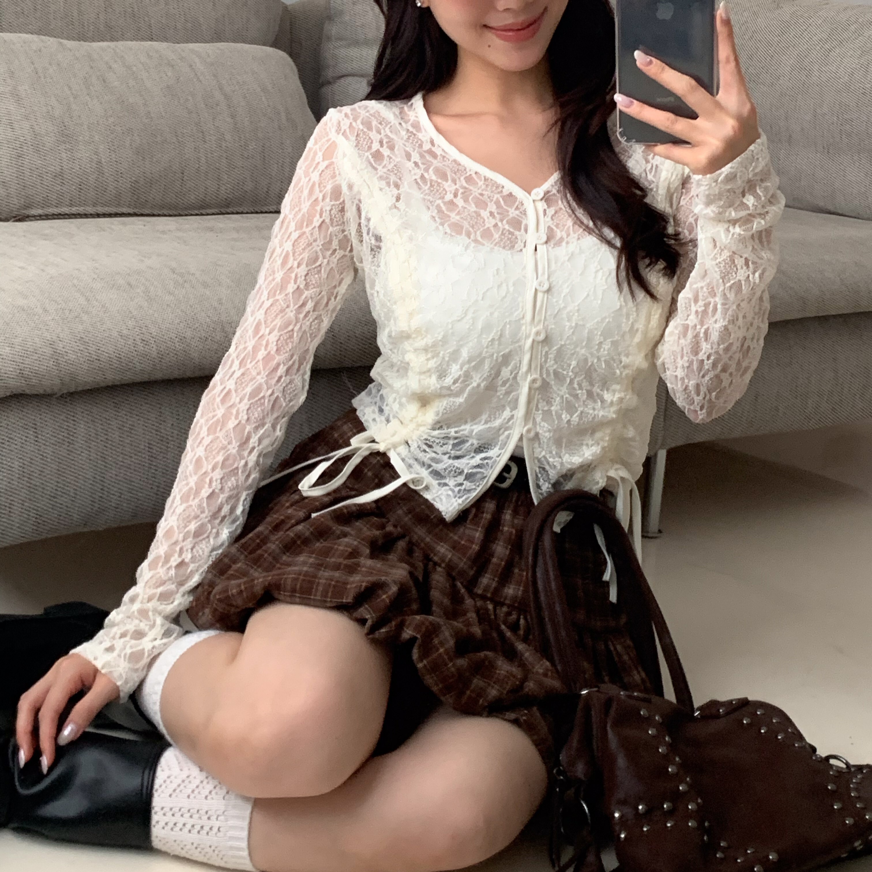 ISA_高顏值代表 純慾蕾絲抽皺造型排扣罩衫_59011