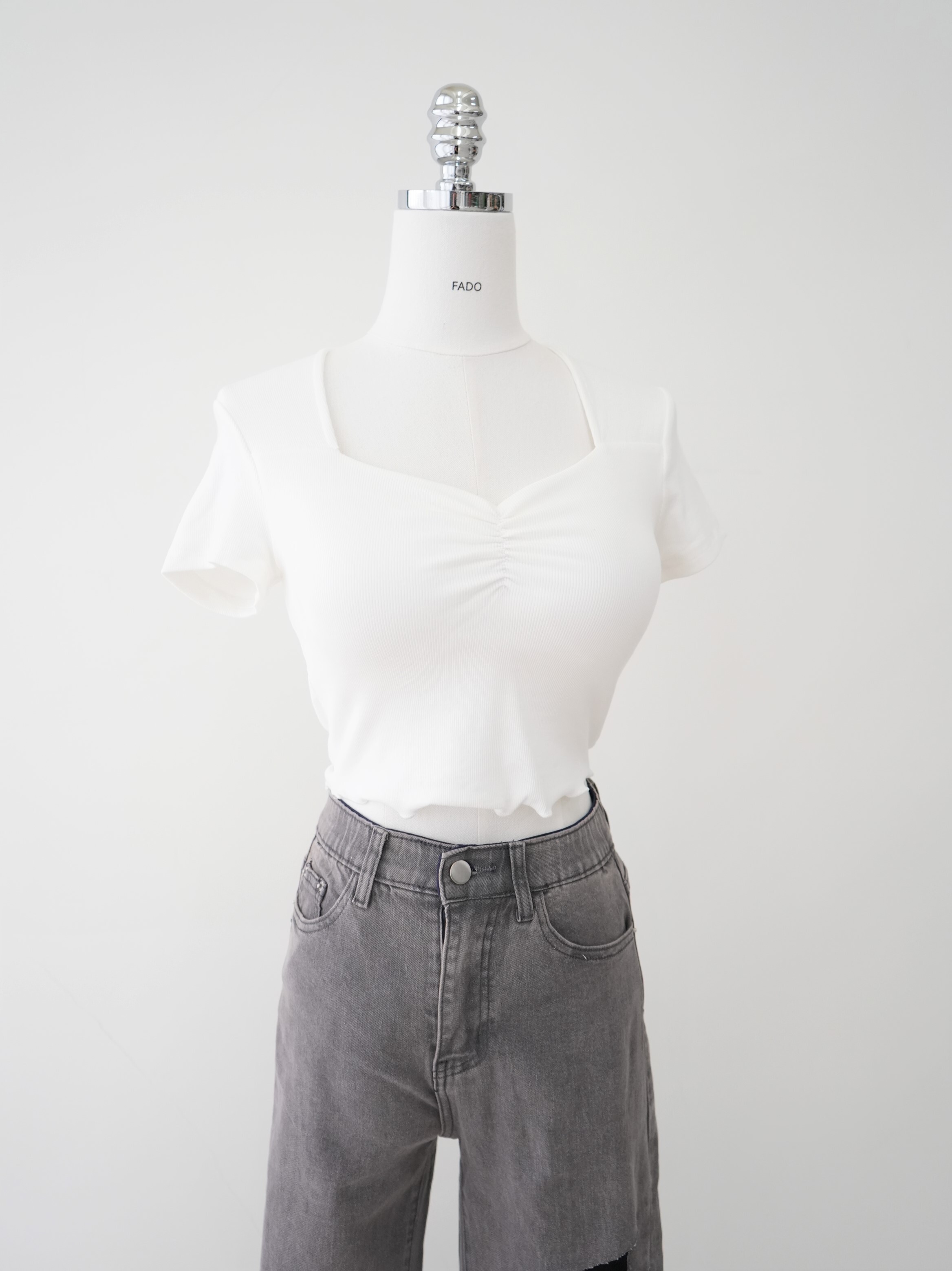 法朵Fado shop｜ 桃心領木耳捲邊短版T (有胸墊) 021B082 四色