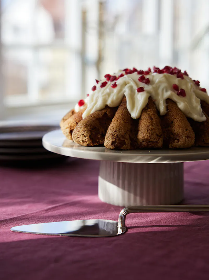 Sagaform-Estelle 蛋糕切刀，聚會派對必備品項，可完全平穩放置桌面上，增添餐桌美感