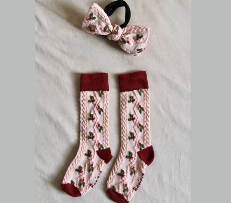BONJOUR DIARY 浮雕花襪和髮圈  red/pink socks & matching hair knot