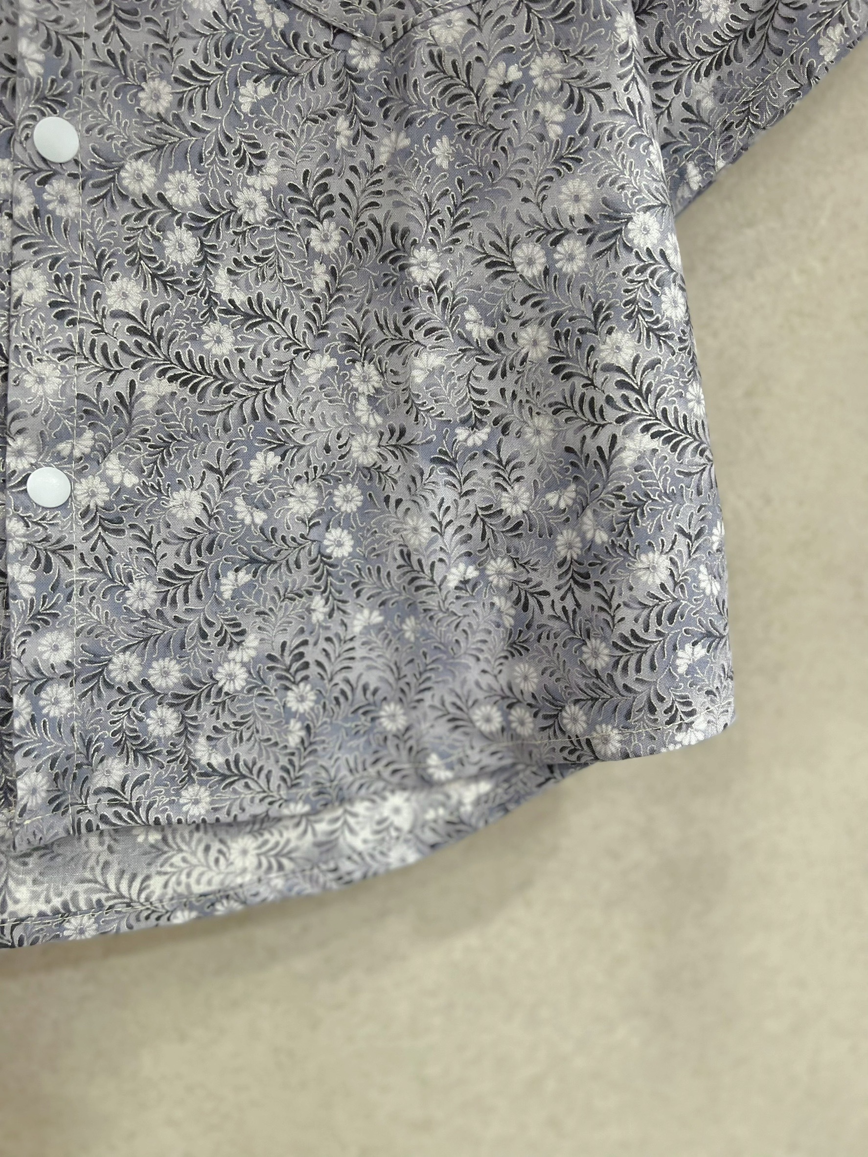 燙銀冰晶小白花 短袖襯衫（130）