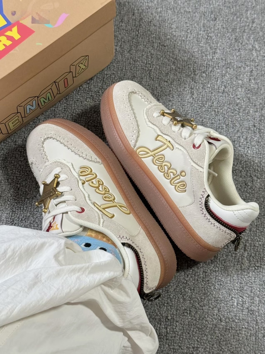 DIsney x Teenmix 玩具總動員聯名 翠絲 奶油白