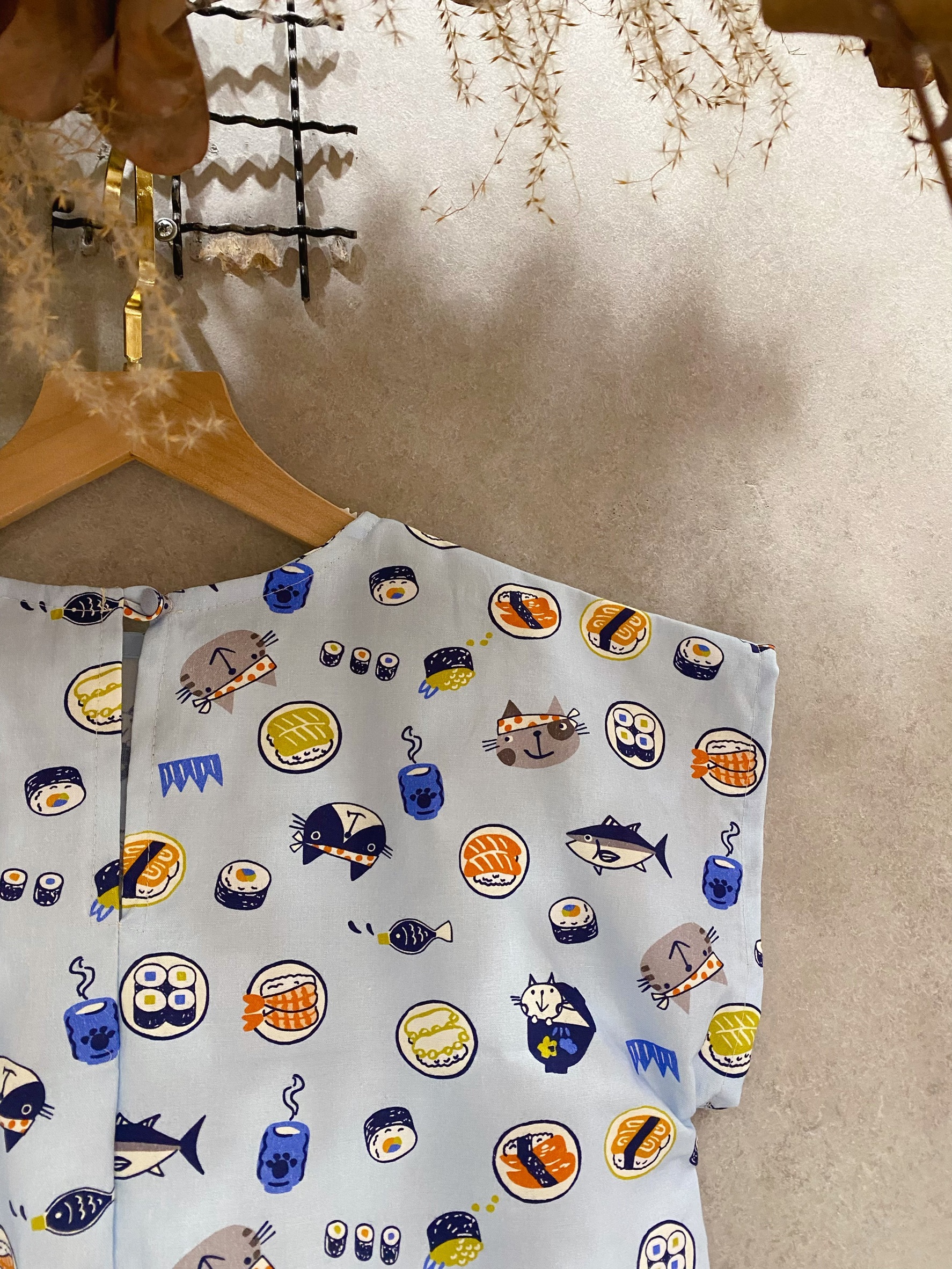 藍壽司貓 落肩上衣（130）