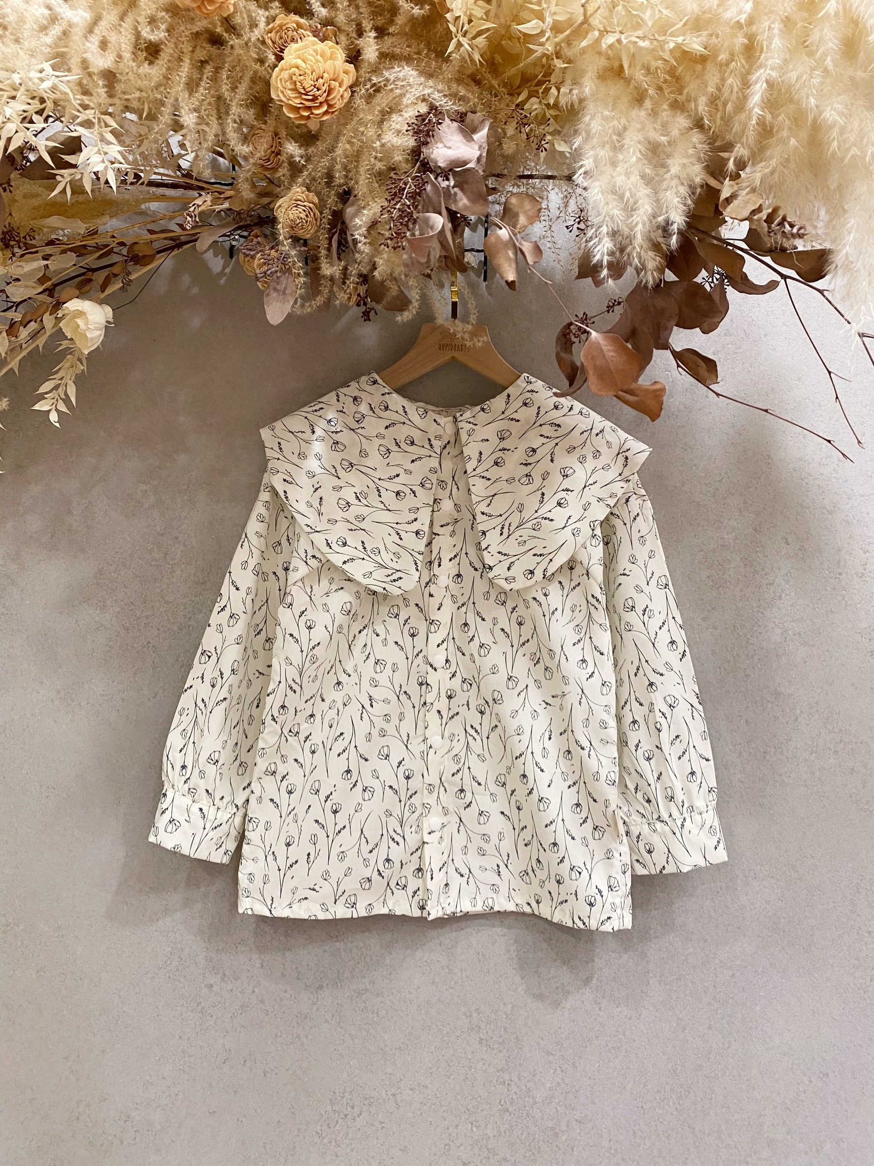 米底文青花卉 尖領襯衫（130）