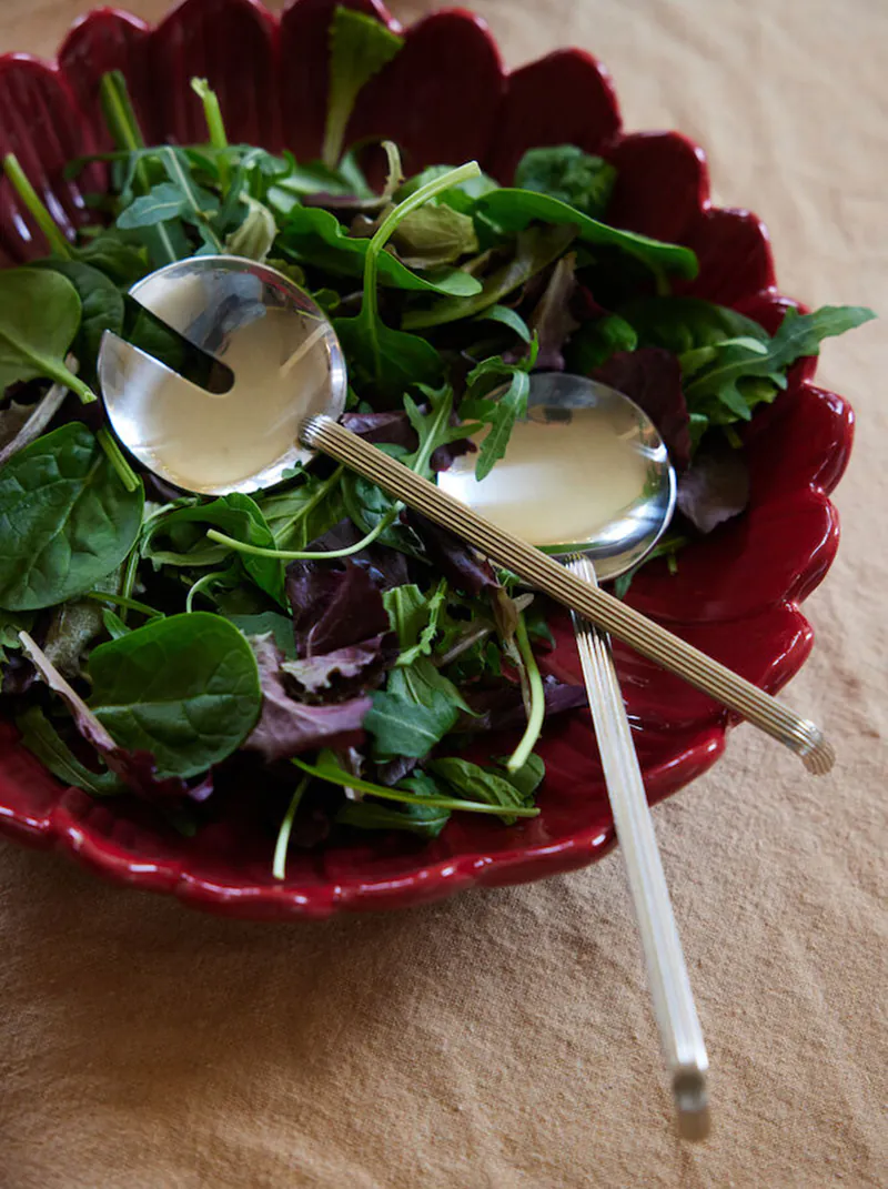 Sagaform-Estelle 沙拉杓組,柔軟的圓形和漂亮的條紋帶來一種永恆感,兼顧設計和實用