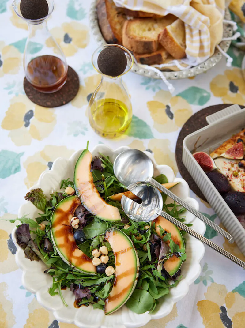 Sagaform-Estelle 沙拉杓組,分勺的設計更體現歐式的餐桌美學。