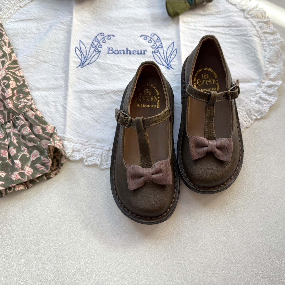 EUREKA 真皮蝴蝶結T字配色皮鞋-棕綠色(現貨)