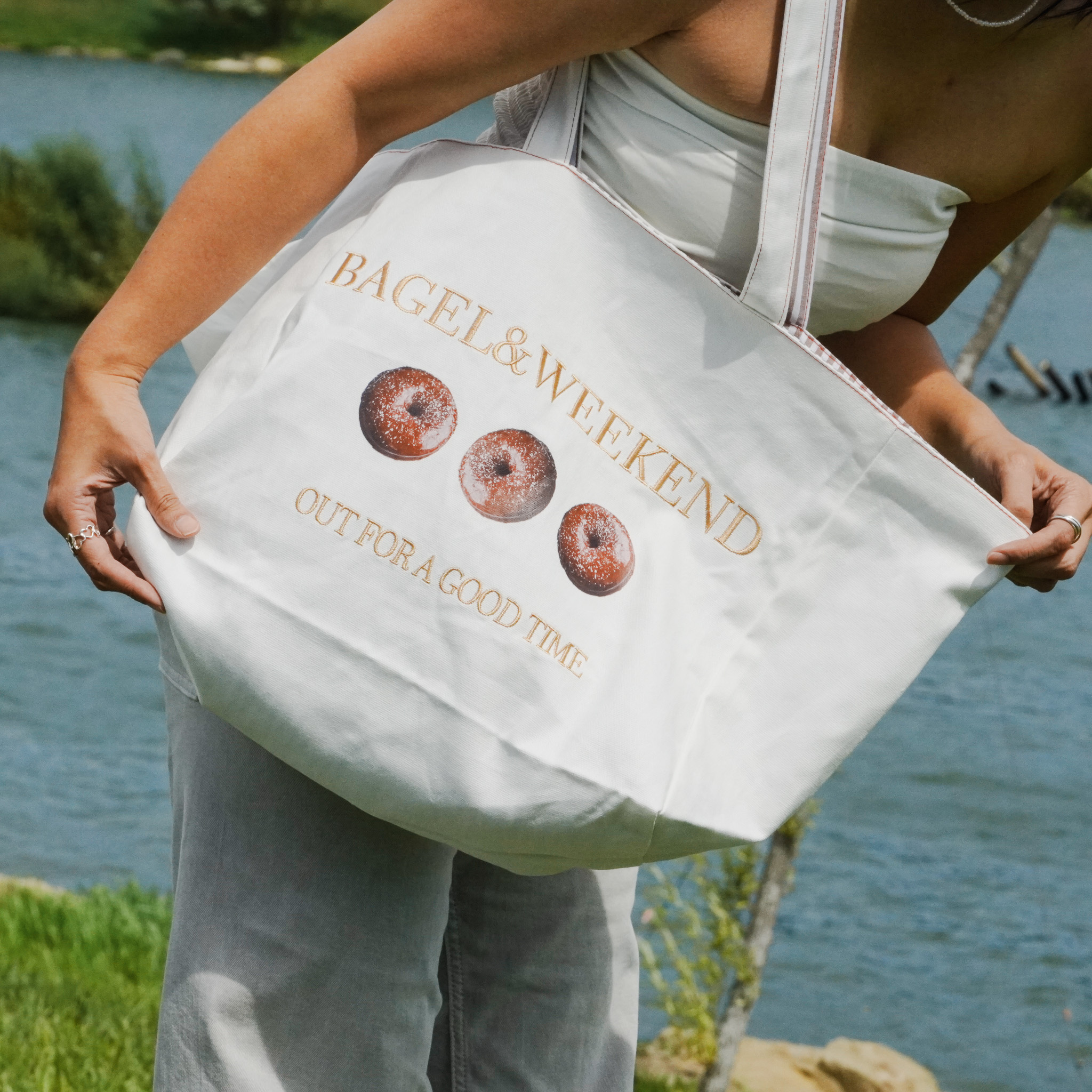 甜甜圈貝果刺繡條紋帆布兩用包 兩款售