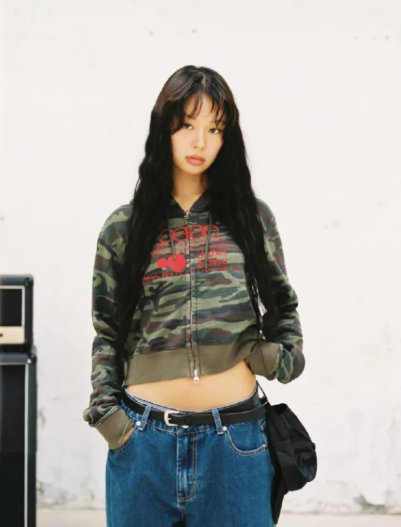 【代購】AEAE WEB LOGO CROP HOOD ZIP UP 迷彩外套 短版外套 連帽外套 拉鍊外套 迷彩 [CAMO GREEN]