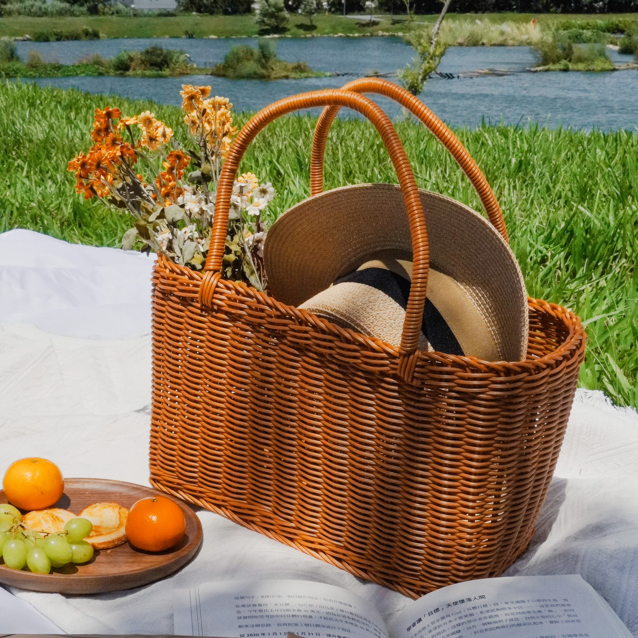 仿藤編草硬提手收納野餐籃
