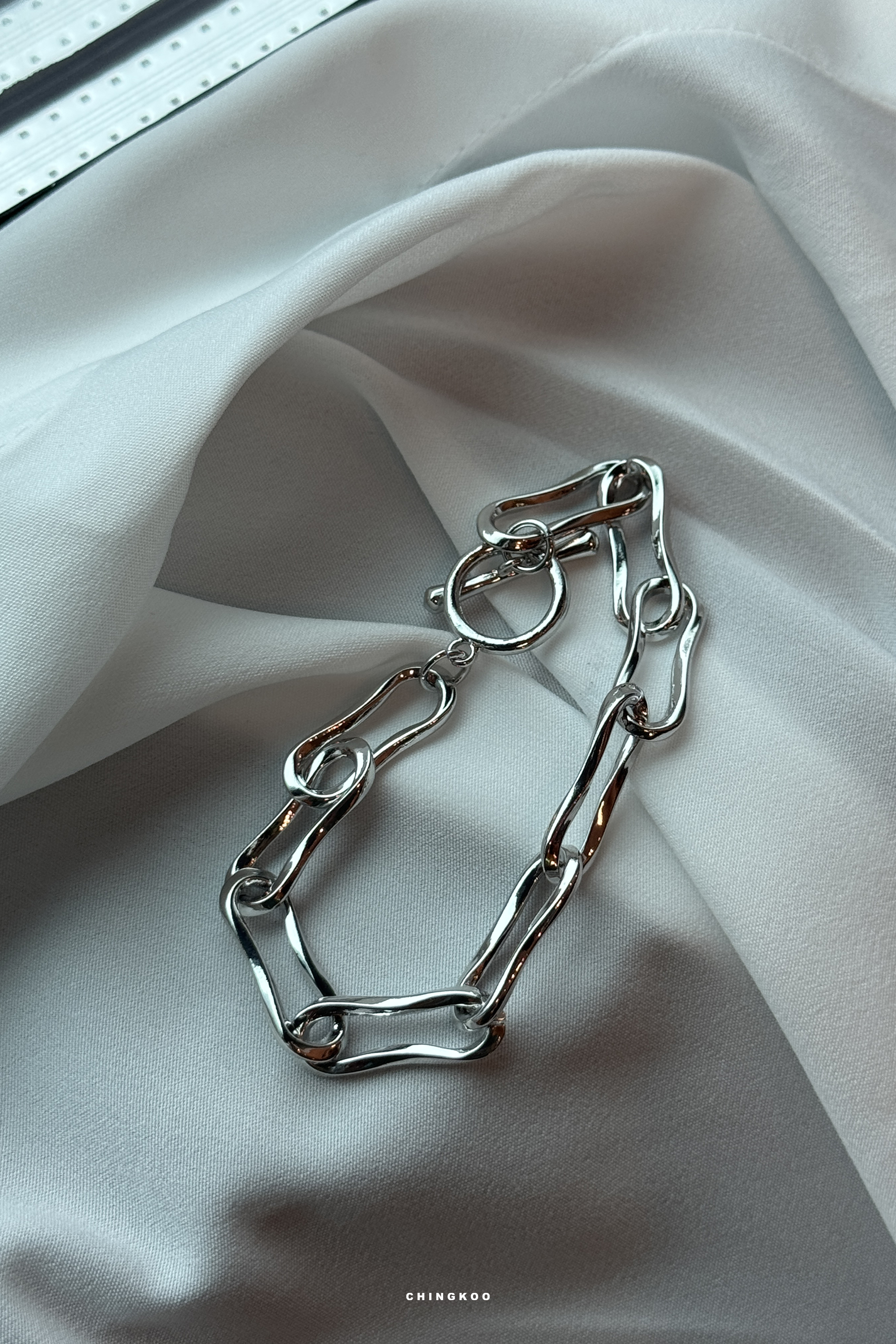 秋日KOREA｜骨頭型連環T字扣手鏈