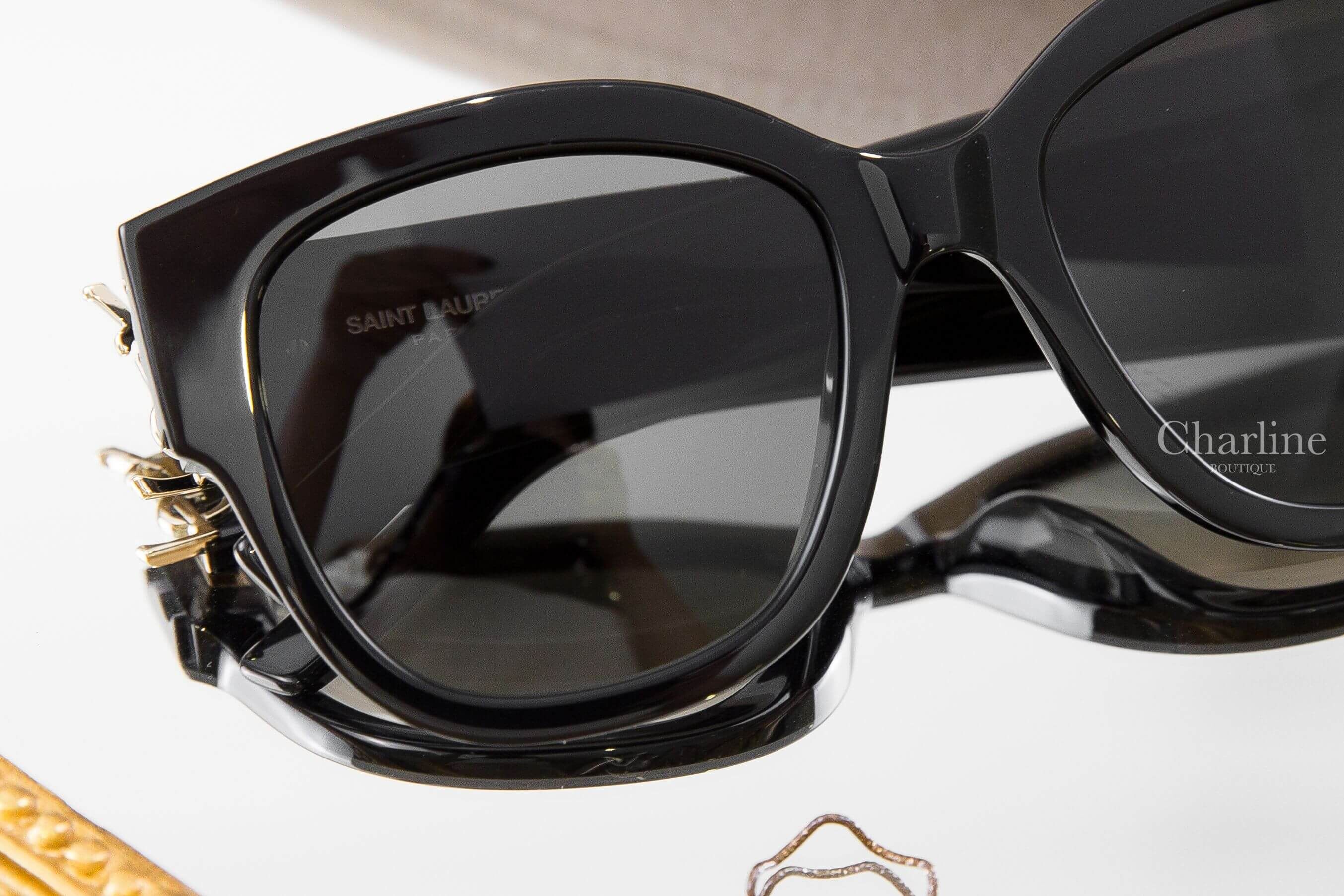 Saint Laurent SL M95 黑色方圓型灰色鏡片側邊金色字母太陽眼鏡
