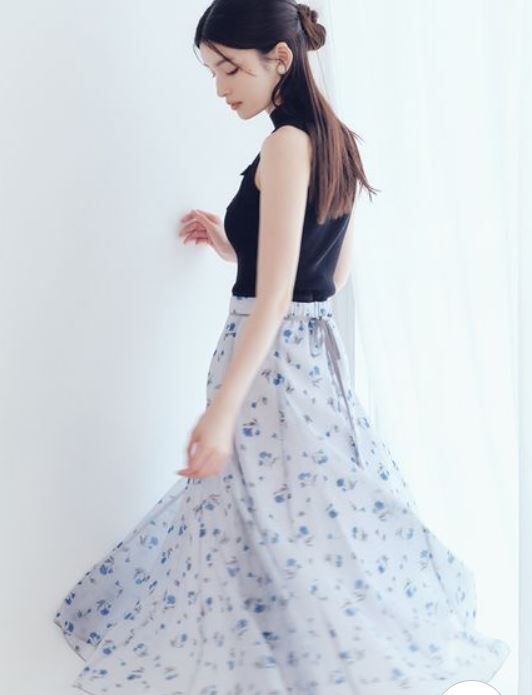 [預購] 折扣 LILY BROWN 薄紗光澤印花傘裙