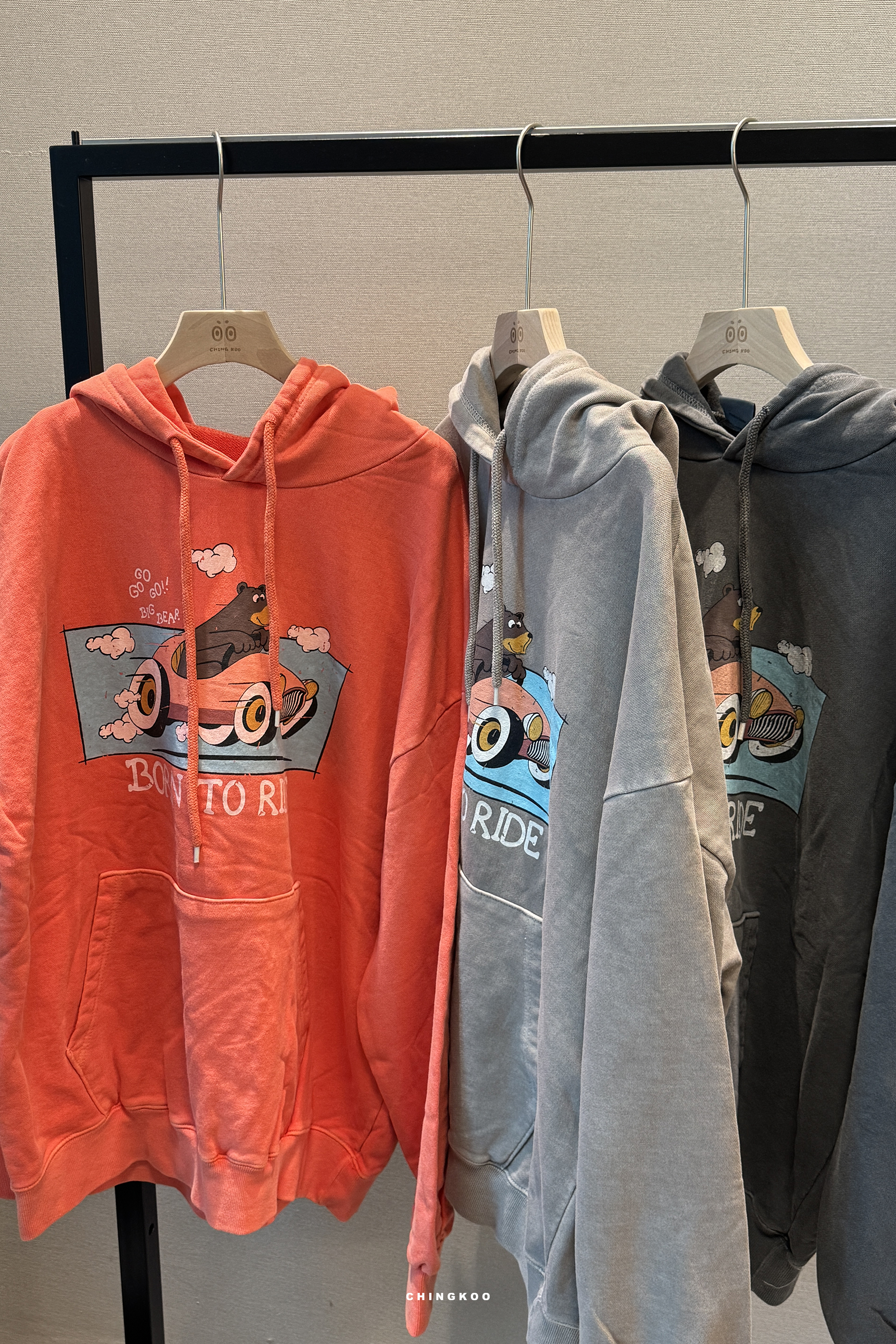 秋日KOREA｜熊熊開車車印花帽T 3色