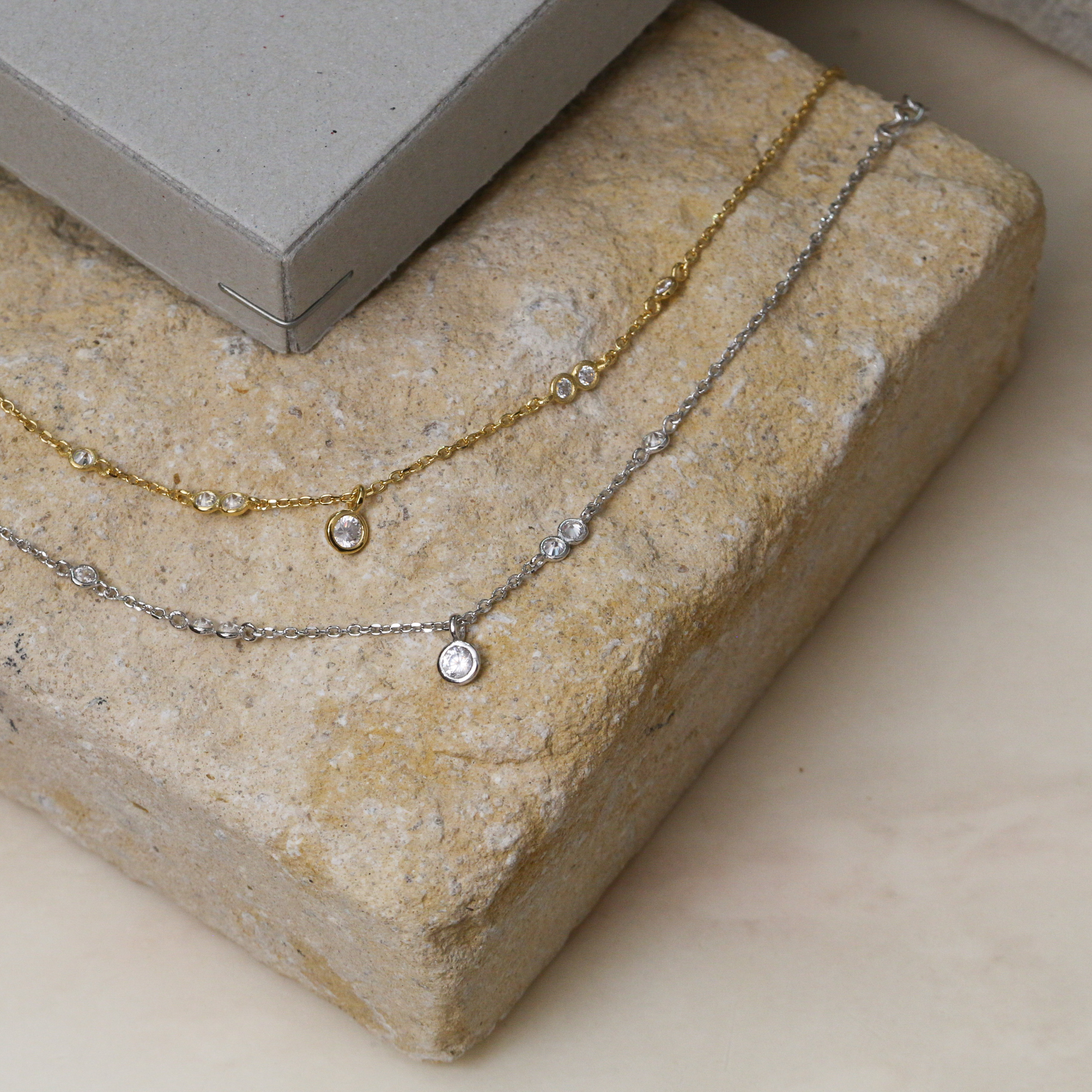 Svb28 (垂吊鋯石手鏈）