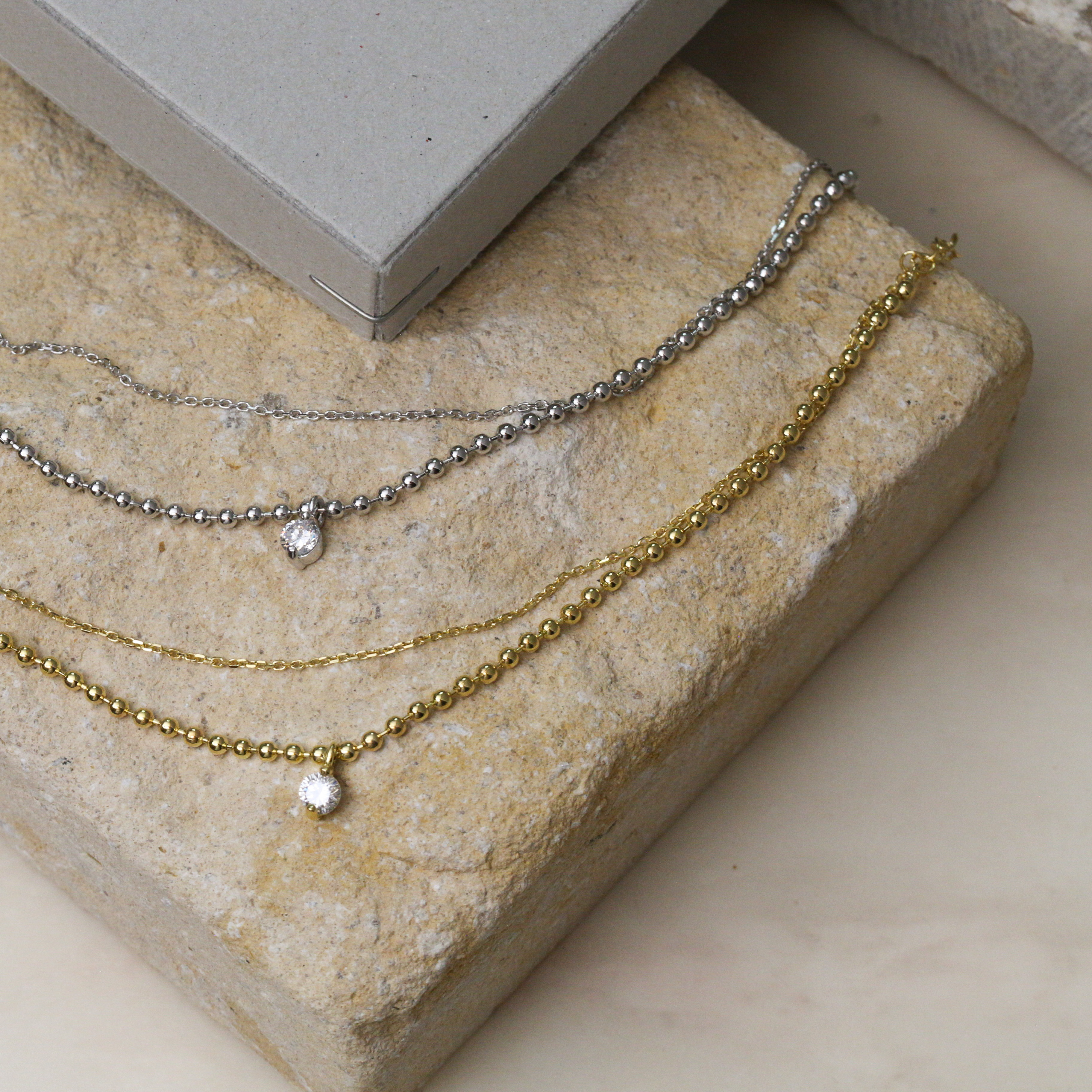 Svb36 (小波波雙層垂吊鋯石手鏈）