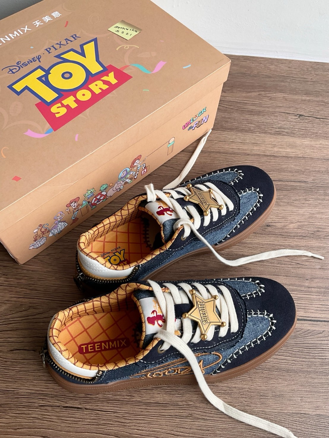 DISNEY X TEENMIX 玩具總動員 聯名 胡迪 牛仔藍