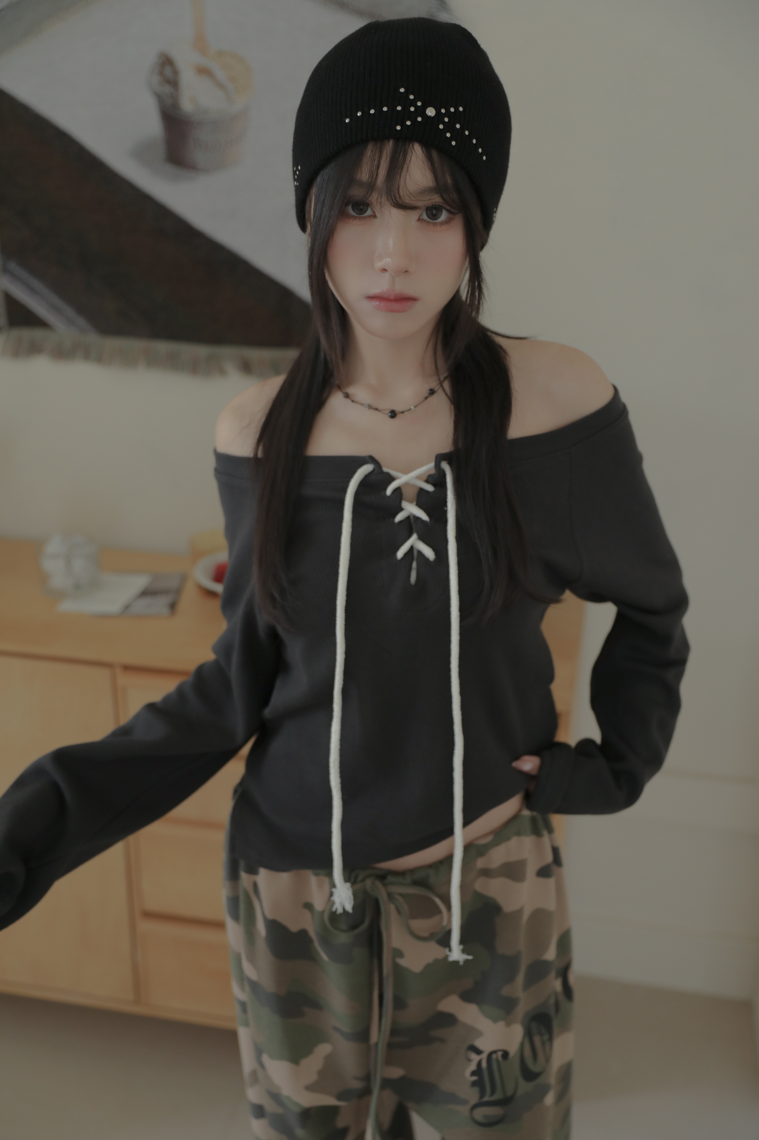 Off-Shoulder Eyelet T-Shirt #上衣