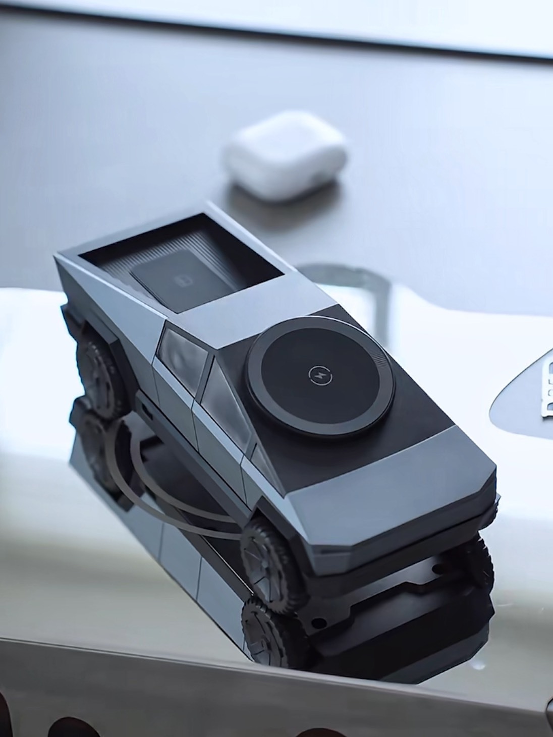 CYBERTRUNK 特斯拉 三合一 多功能 無線 磁吸 充電