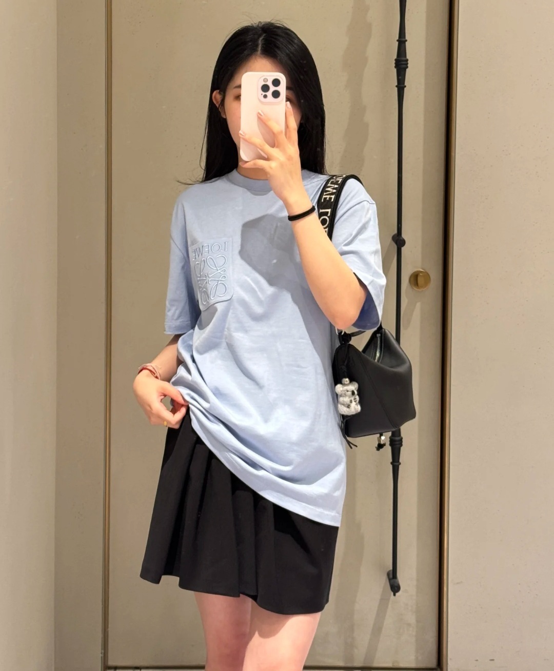 LOEWE 淺藍色刺繡Logo 口袋Tee