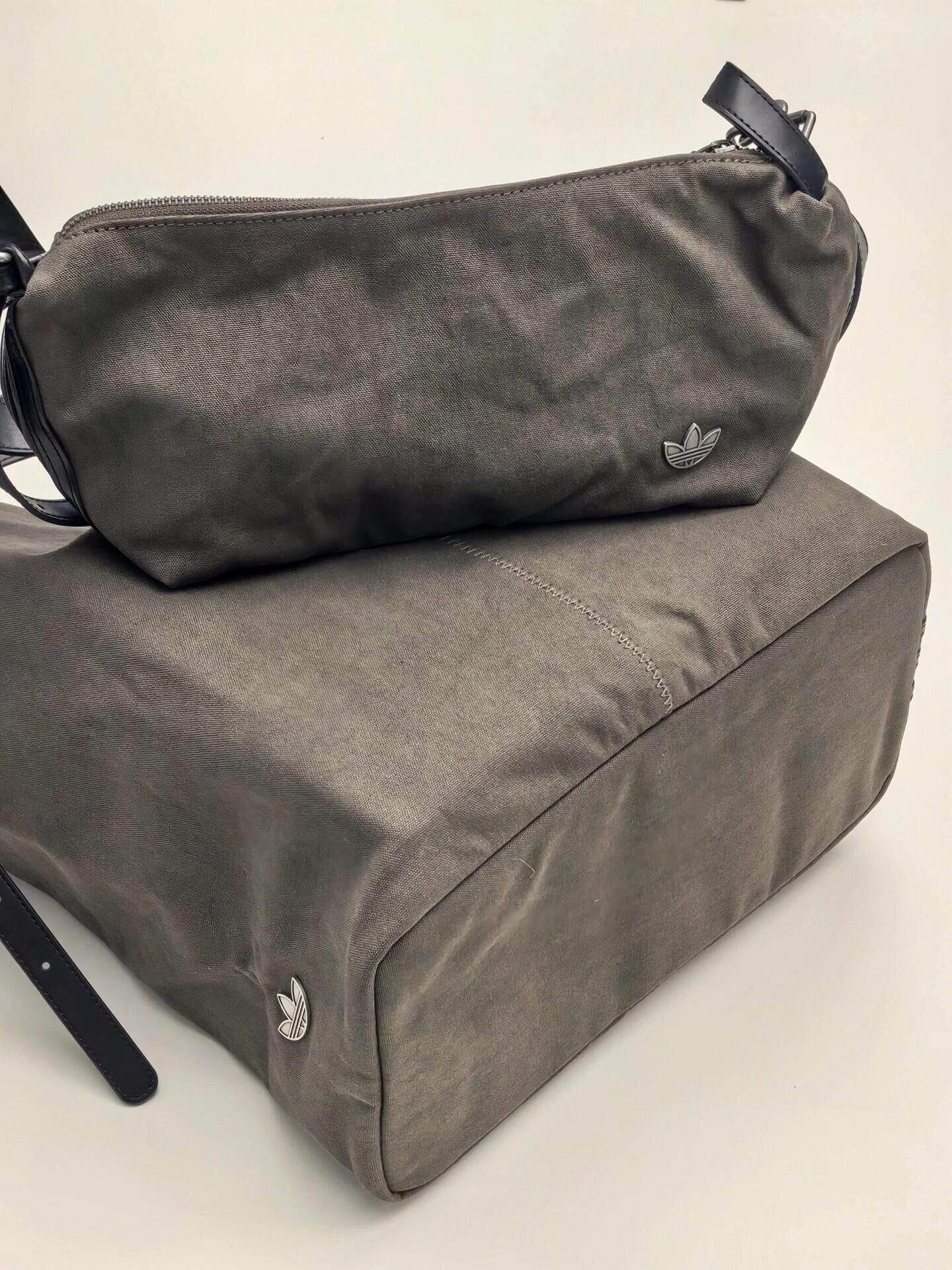 代購-adidas originals 三葉草 單肩包 棕褐色