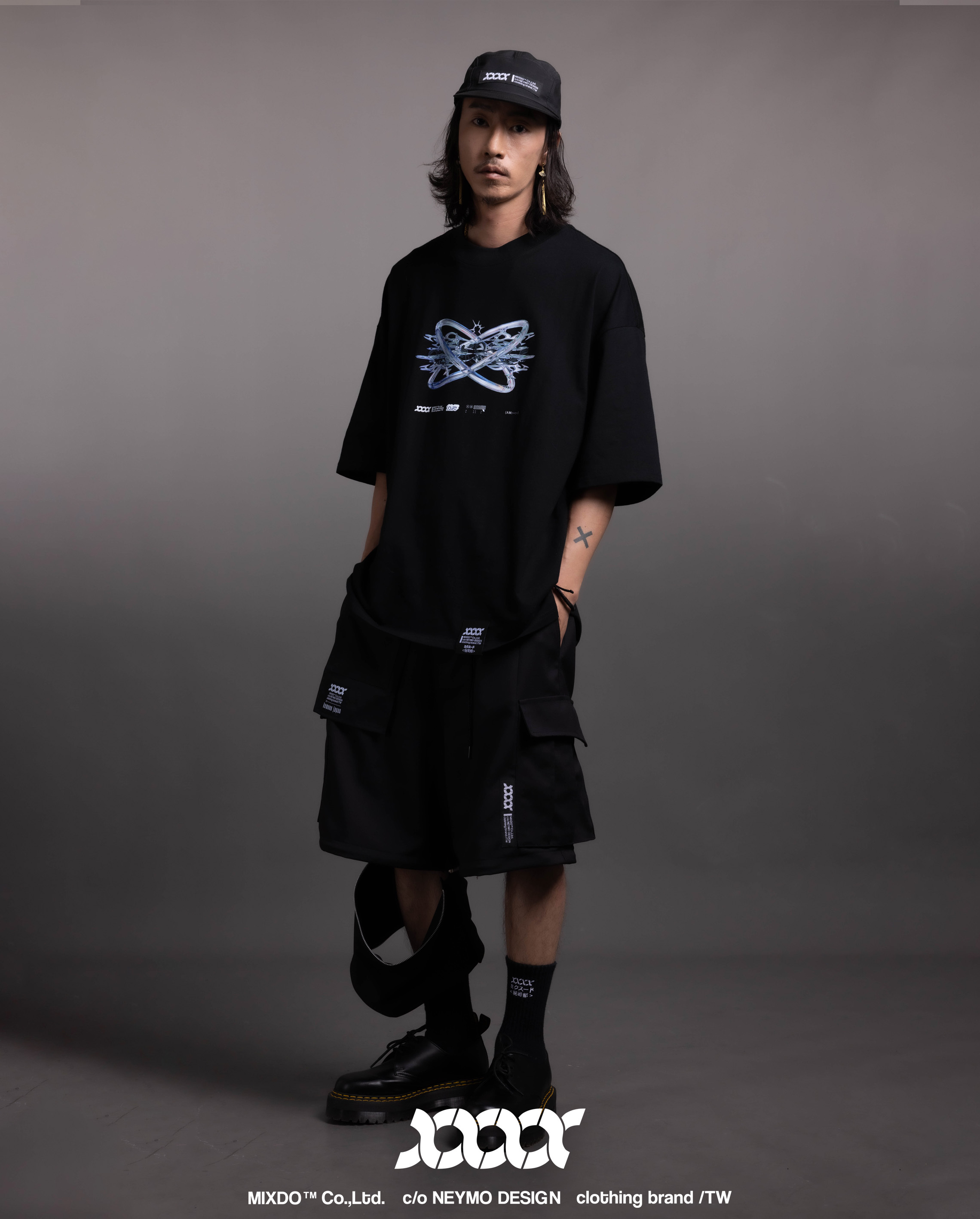 編輯推薦：3-Way Pants 穿搭提案  都市冷調派：黑色 3-Way Pants（長褲）＋ Oversized 白 T ＋ 黑色外套 → 乾淨俐落。  街頭潮感派：七分模式搭配球鞋＋寬版上衣 → 隨性卻不失態度。  旅行輕鬆派：短褲模式搭配涼鞋或運動鞋 → 舒適中帶點機能感。  從日常到假日，從工作到旅行，你需要的不是三件褲子，而是 一件能陪你切換的褲子。