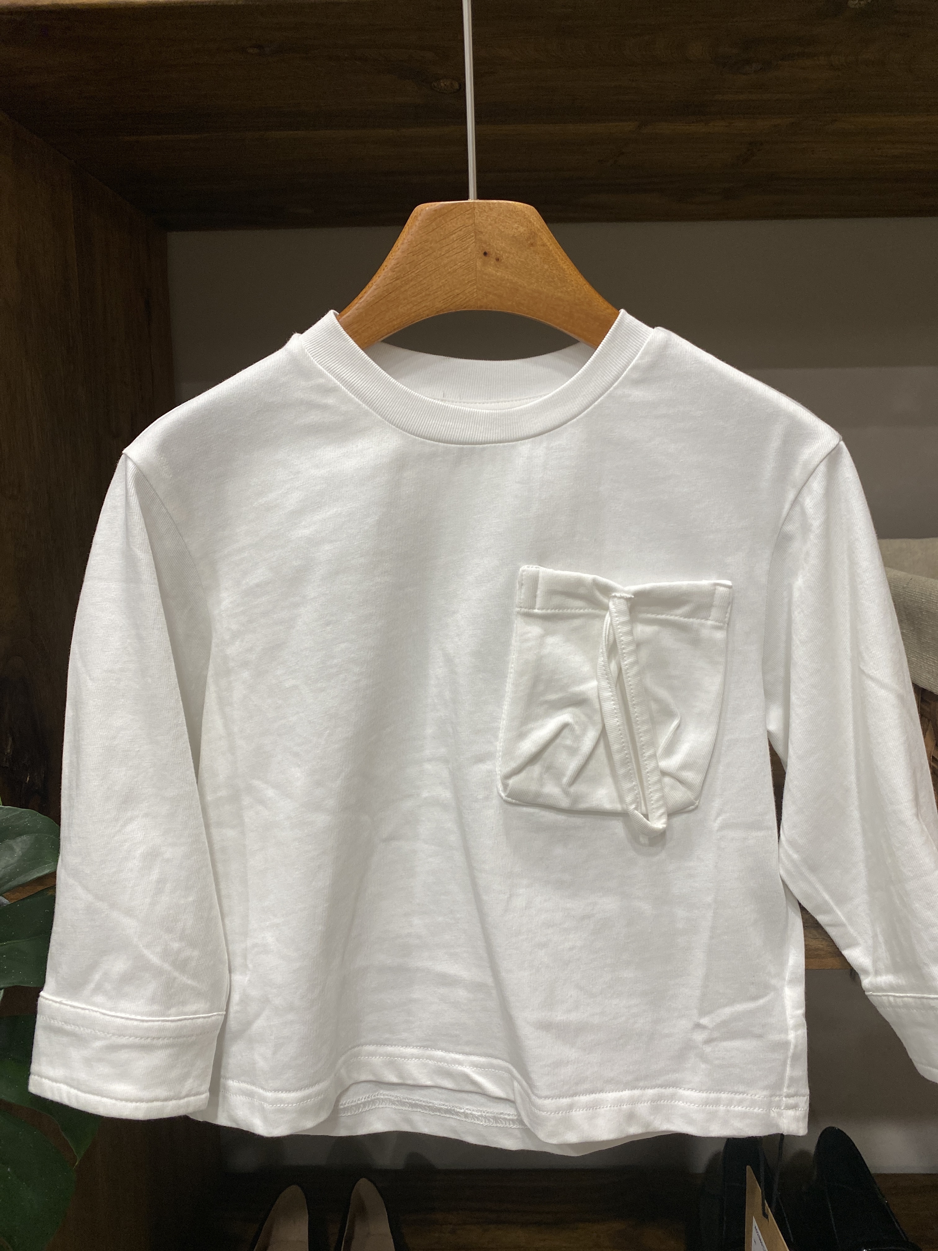 A02889口袋設計素白上衣