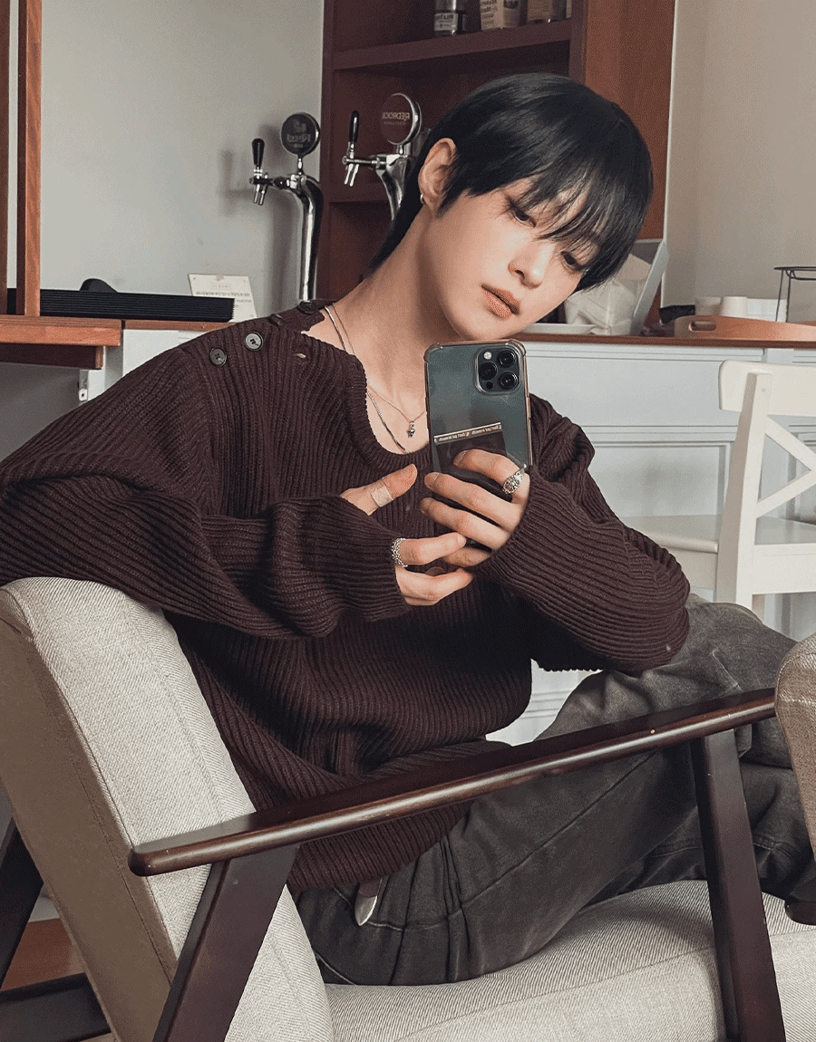 Caron 肩部紐扣針織衫