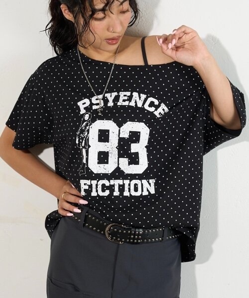 WHO'S WHO gallery / Off-Shoulder Tee