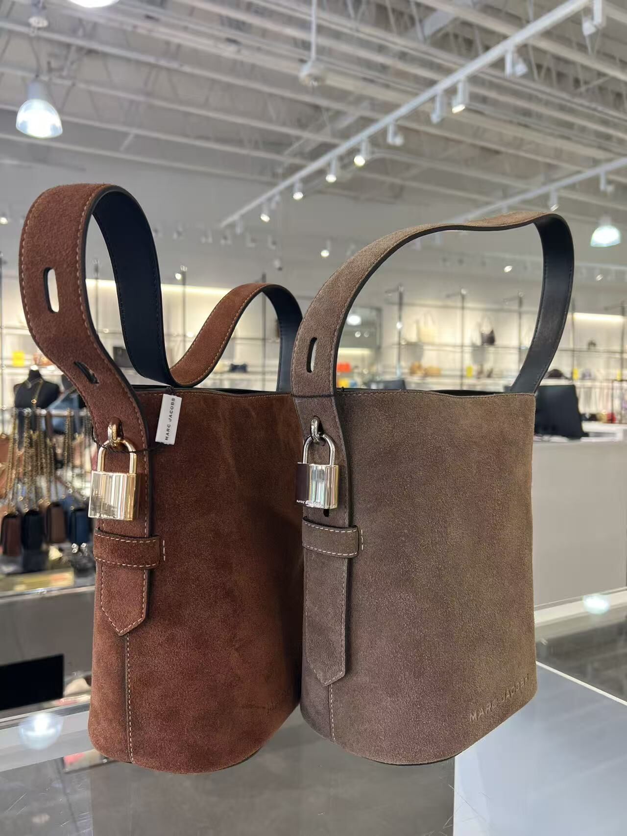 【預購】Marc Jacobs H092408 麂皮水桶包