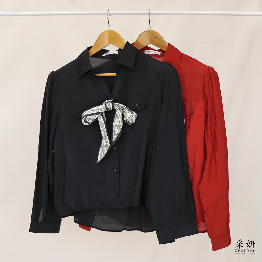 植物領巾亮絲翻V領長袖上衣