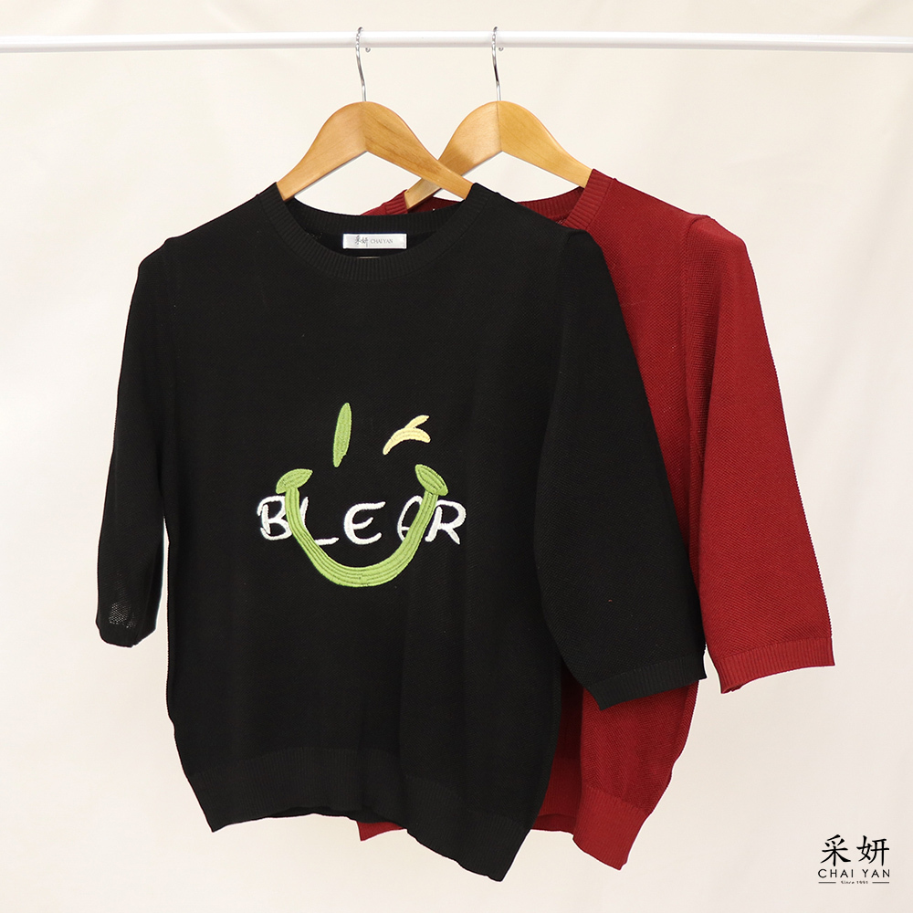 笑臉字母刺繡針織圓領半袖上衣
