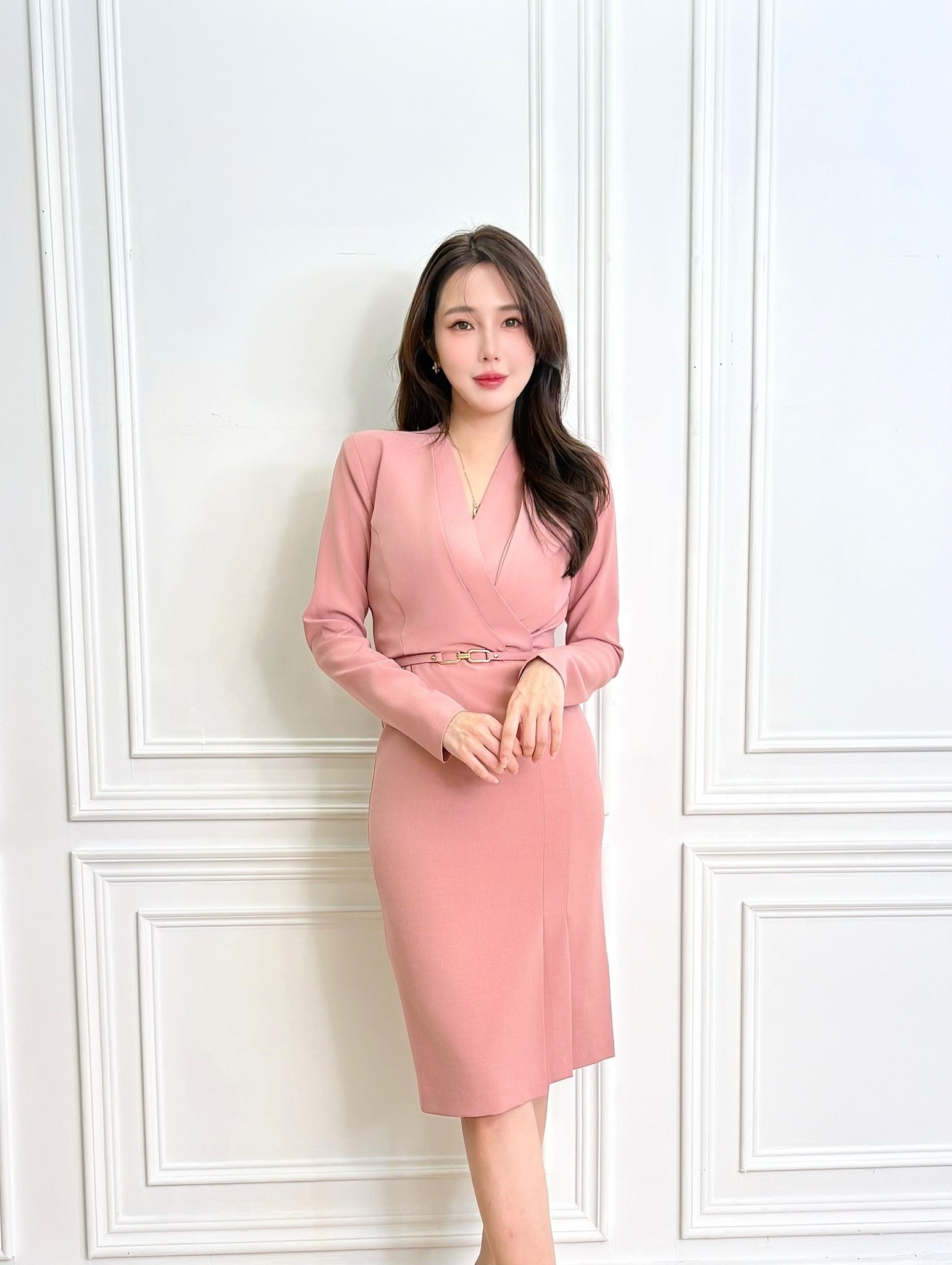 柔韻粉V領前打褶腰帶洋