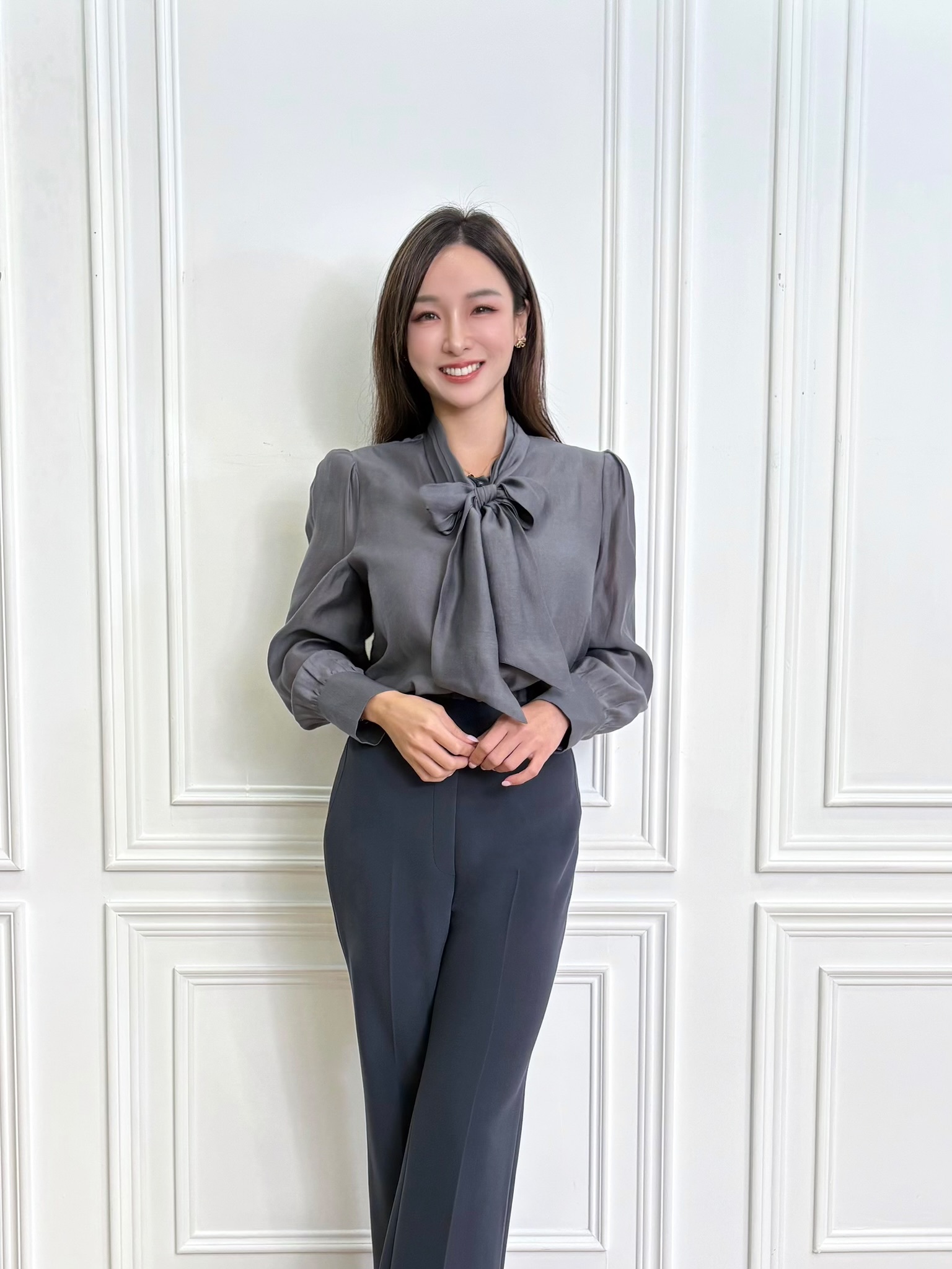 (職場必備!)微霧光澤領巾上衣