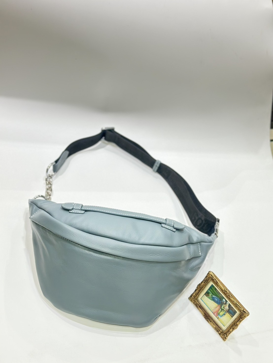 天空藍真皮牛皮鏈條腰包 189659