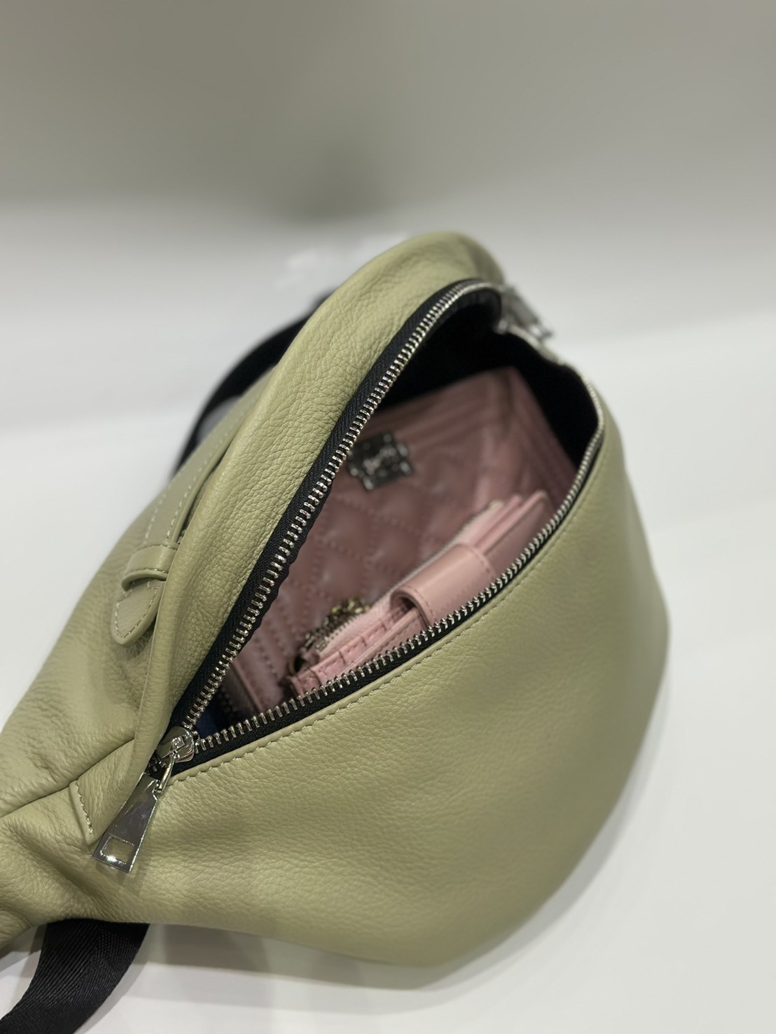 牛油果綠真皮牛皮鏈條腰包 189659