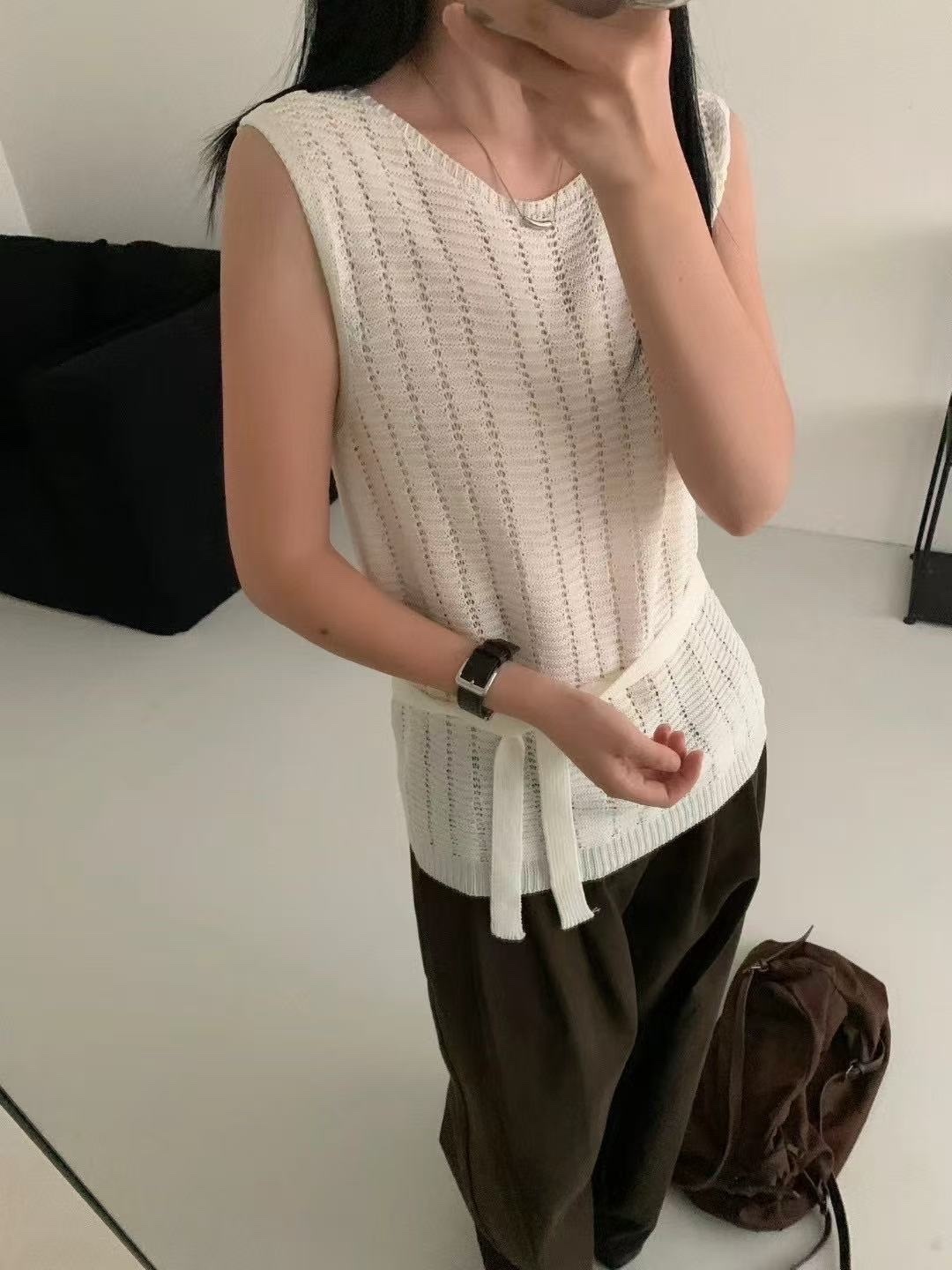 1903 鏤空圓領背心附飄帶